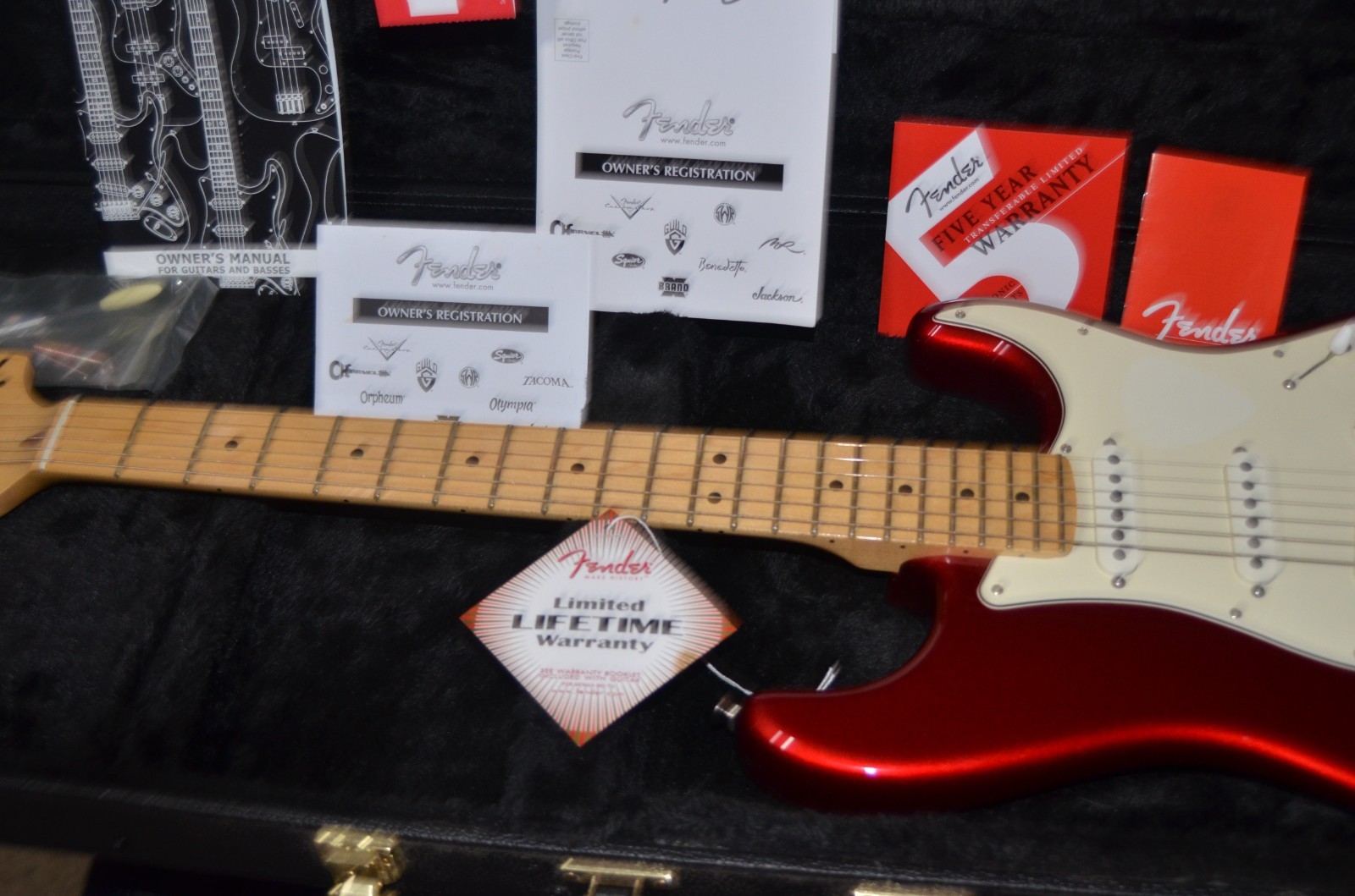 American Special Stratocaster®, Maple Fingerboard, Candy Apple Red