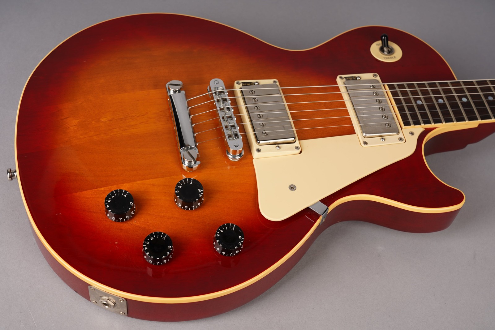 Gibson Custom Shop Edition Les Paul Studio Standard – 1983 – Cherry Sunburst