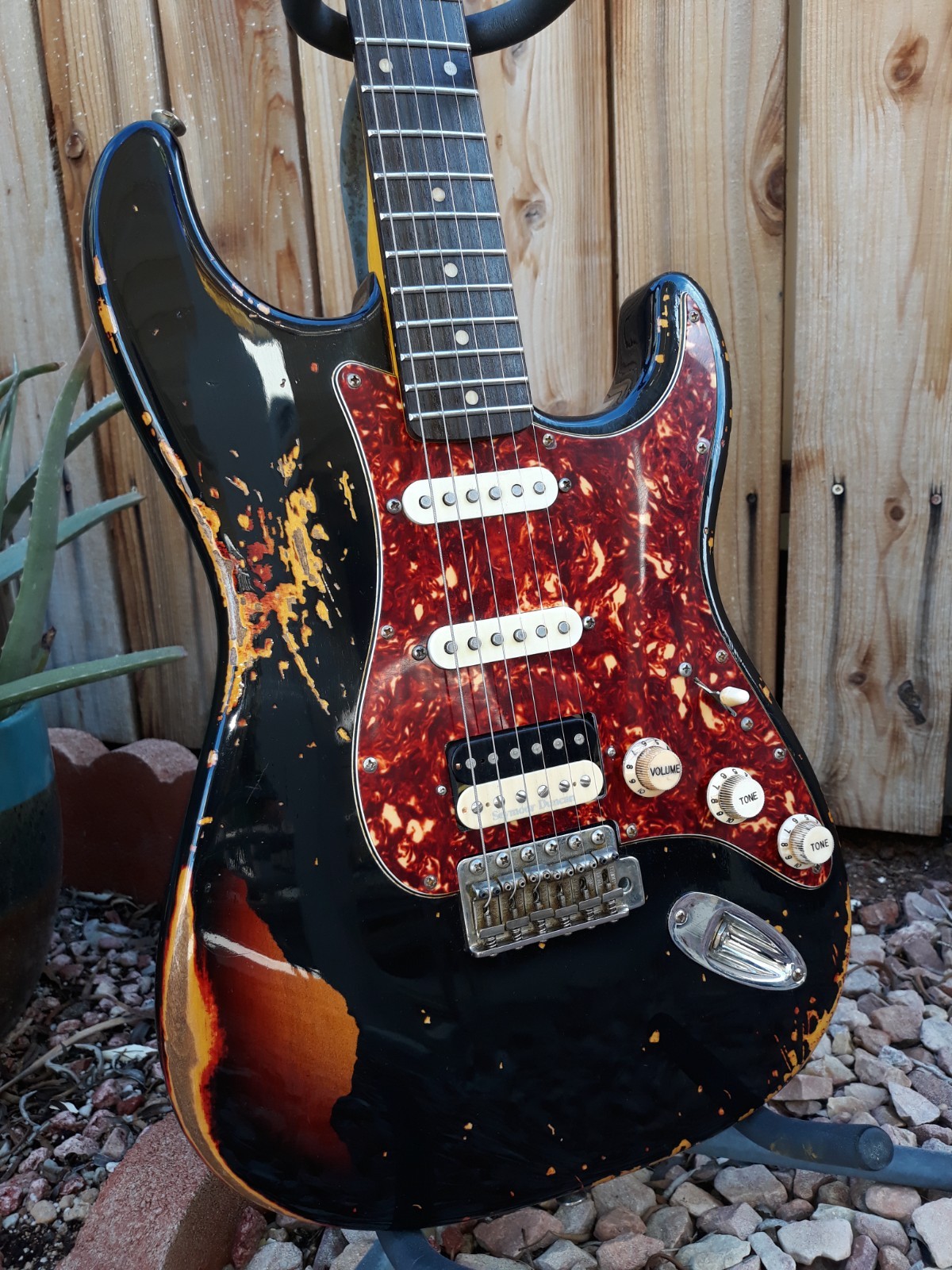 Fender Stratocaster BLACK over SUNBURST Tribute 62