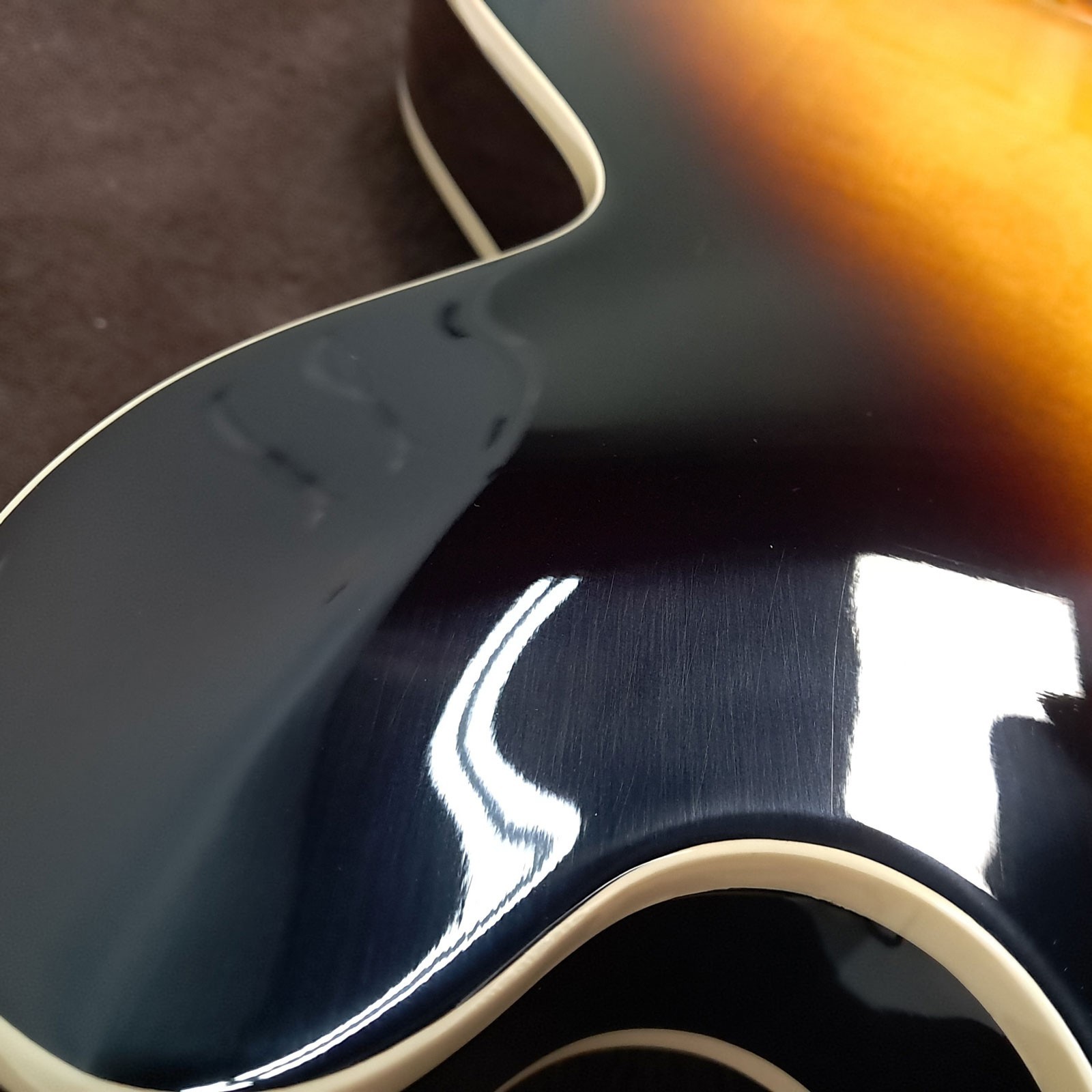 Gibson 2025 ES-335 Vintage Burst w/OHSC (186) USED