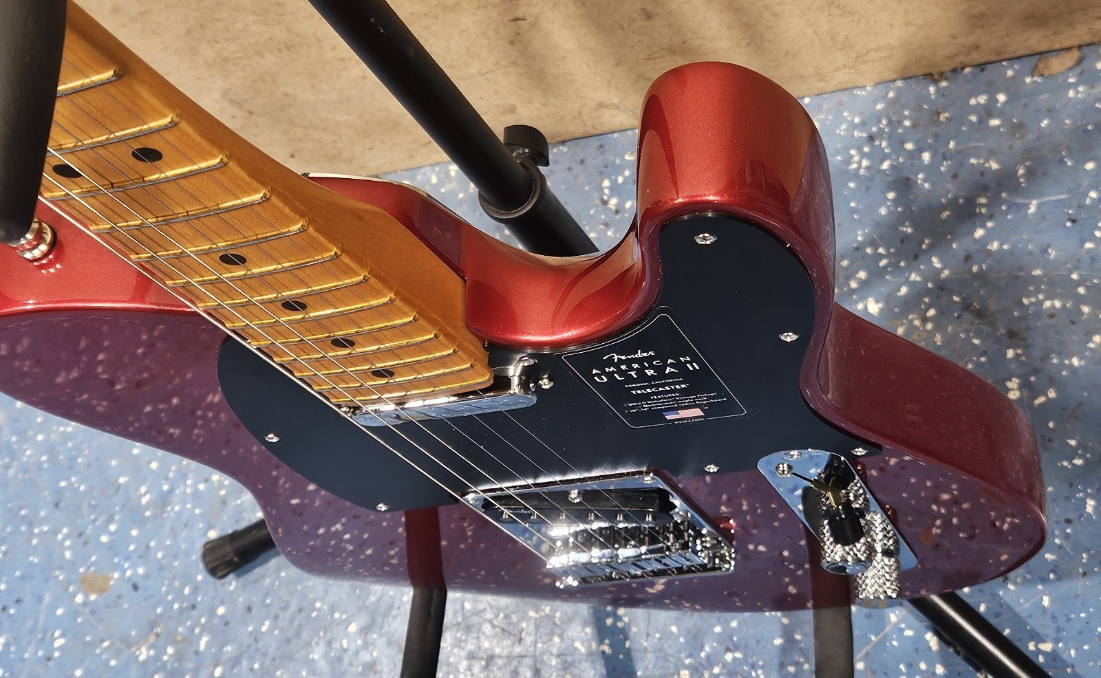 Fender American Ultra II Telecaster Maple – Sinister Red with Hard Case