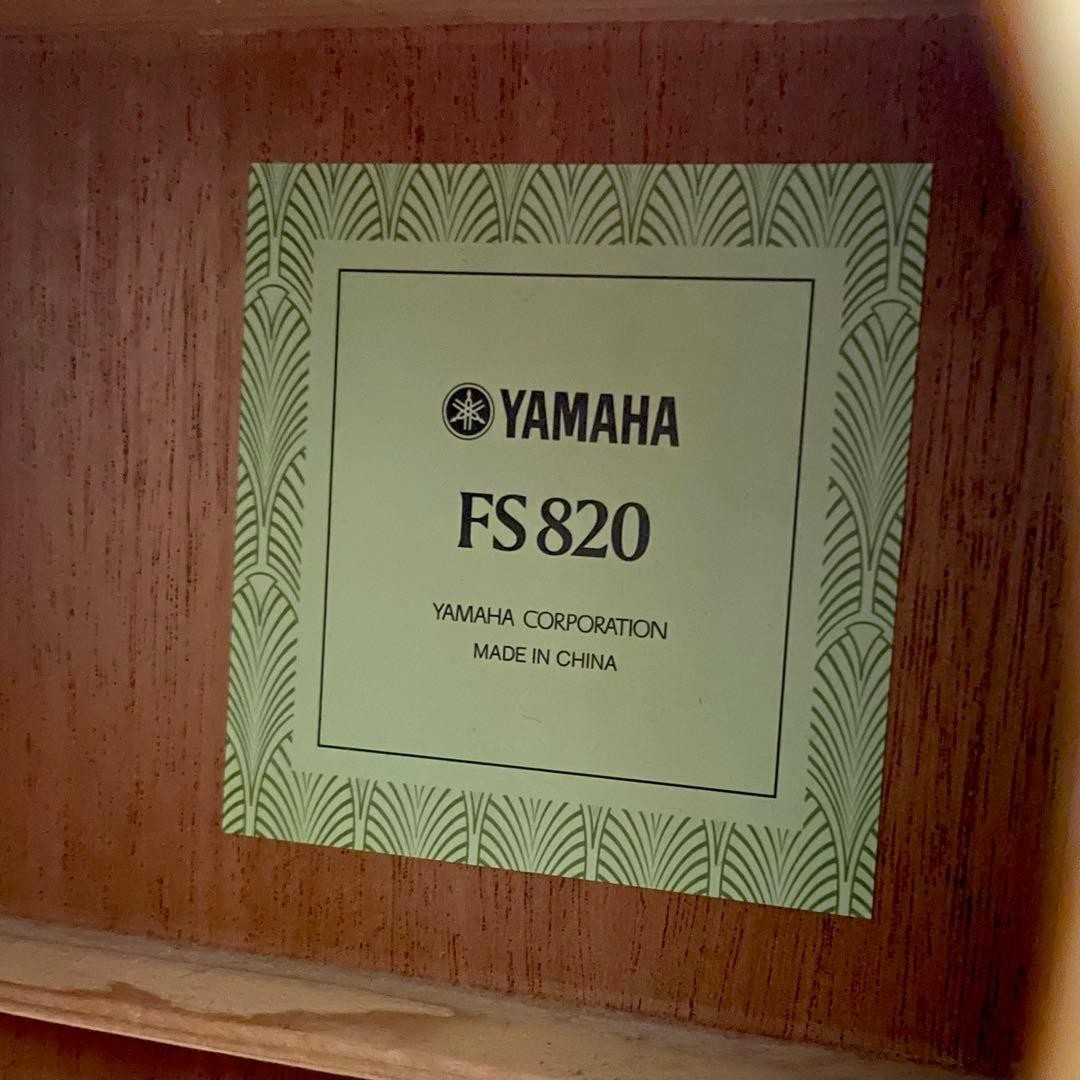 YAMAHA FS820 acoustic guitar