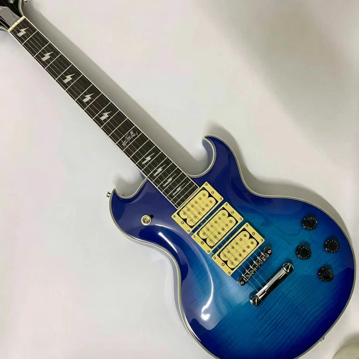 Blue Electric Guitar, Rosewood Fingerboard, 3H pickups flame maple top US