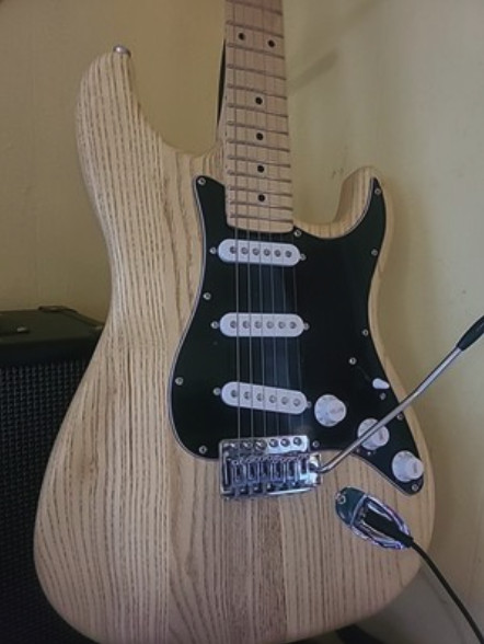 Donner DST-80 Wood Grain Natural Electric Guitar Starter Package with Amp Bag