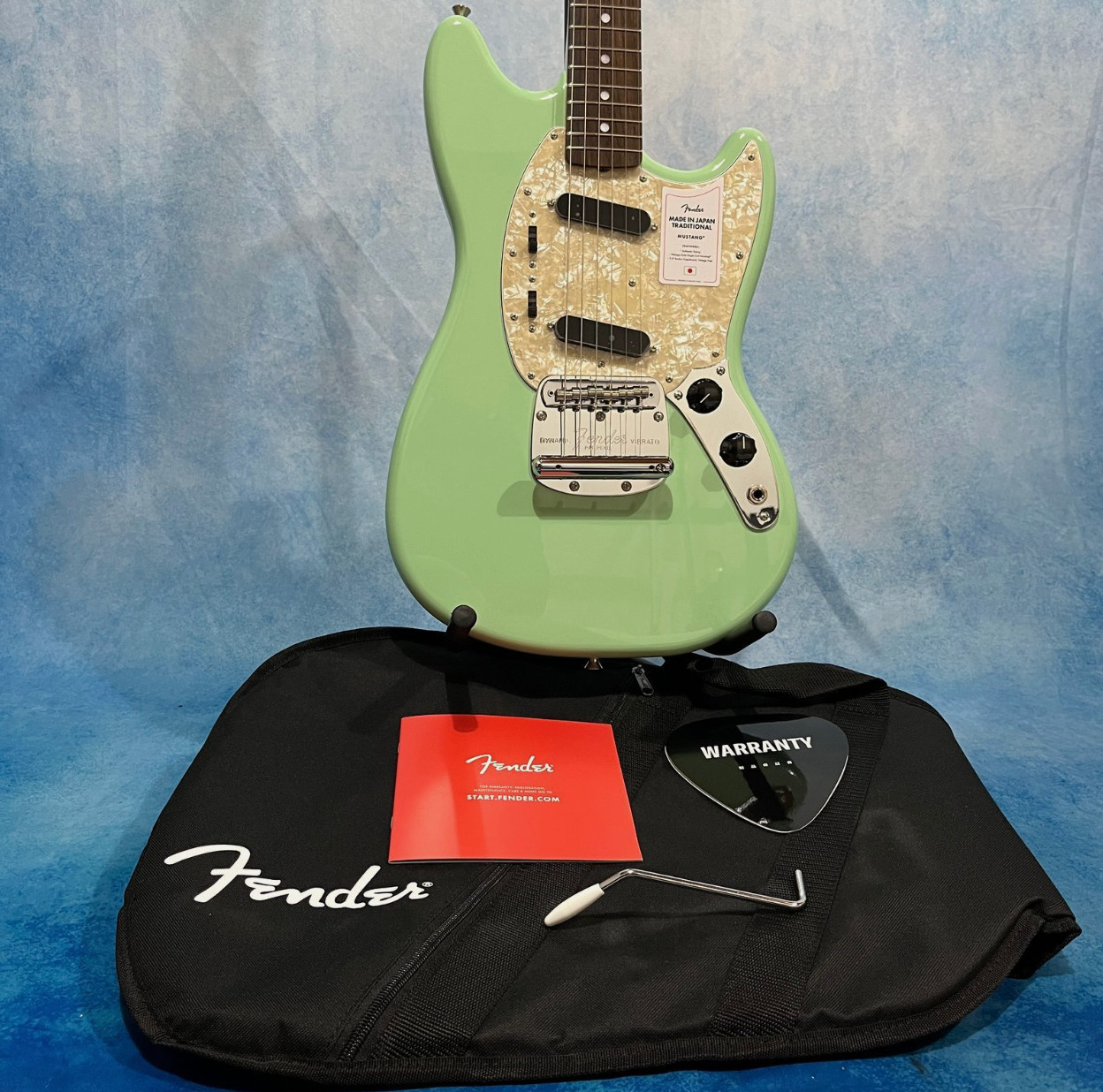 Traditional 60s Mustang Surf Green Electric Guitar New Fender Made in Japan