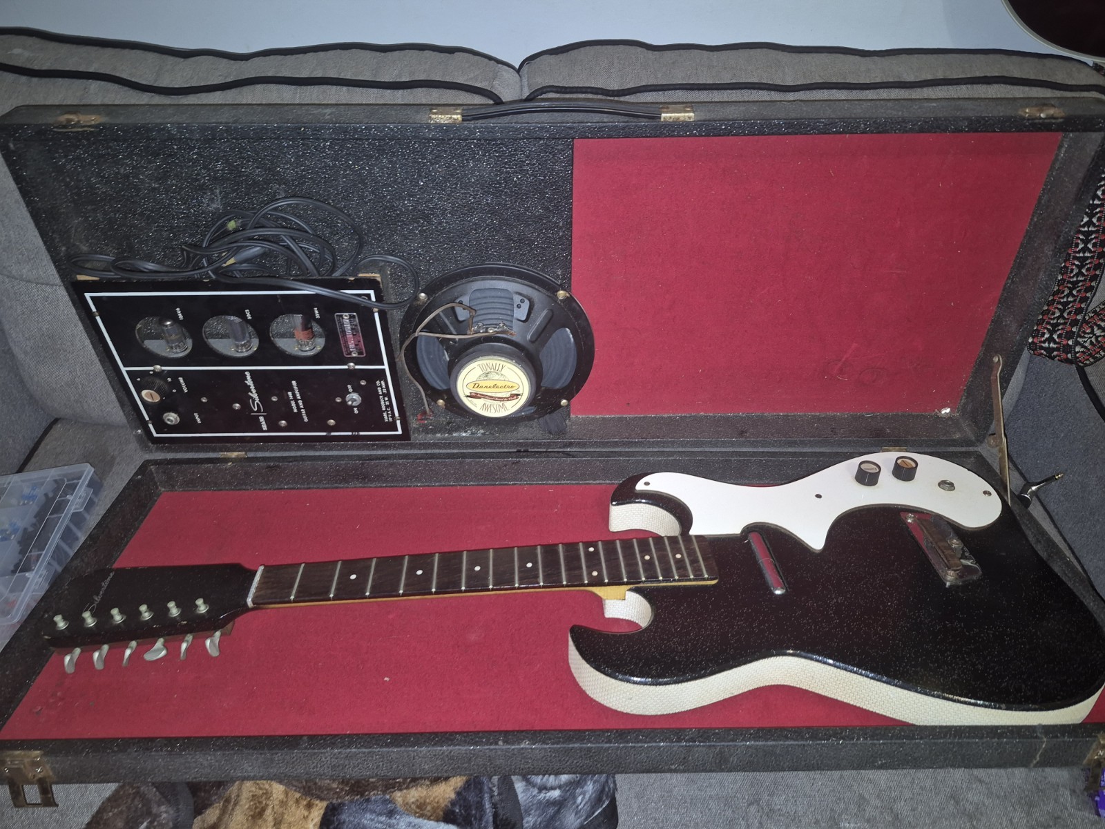 Silvertone 1448 1963-64 Black Sparkle Guitar/Amp in Case