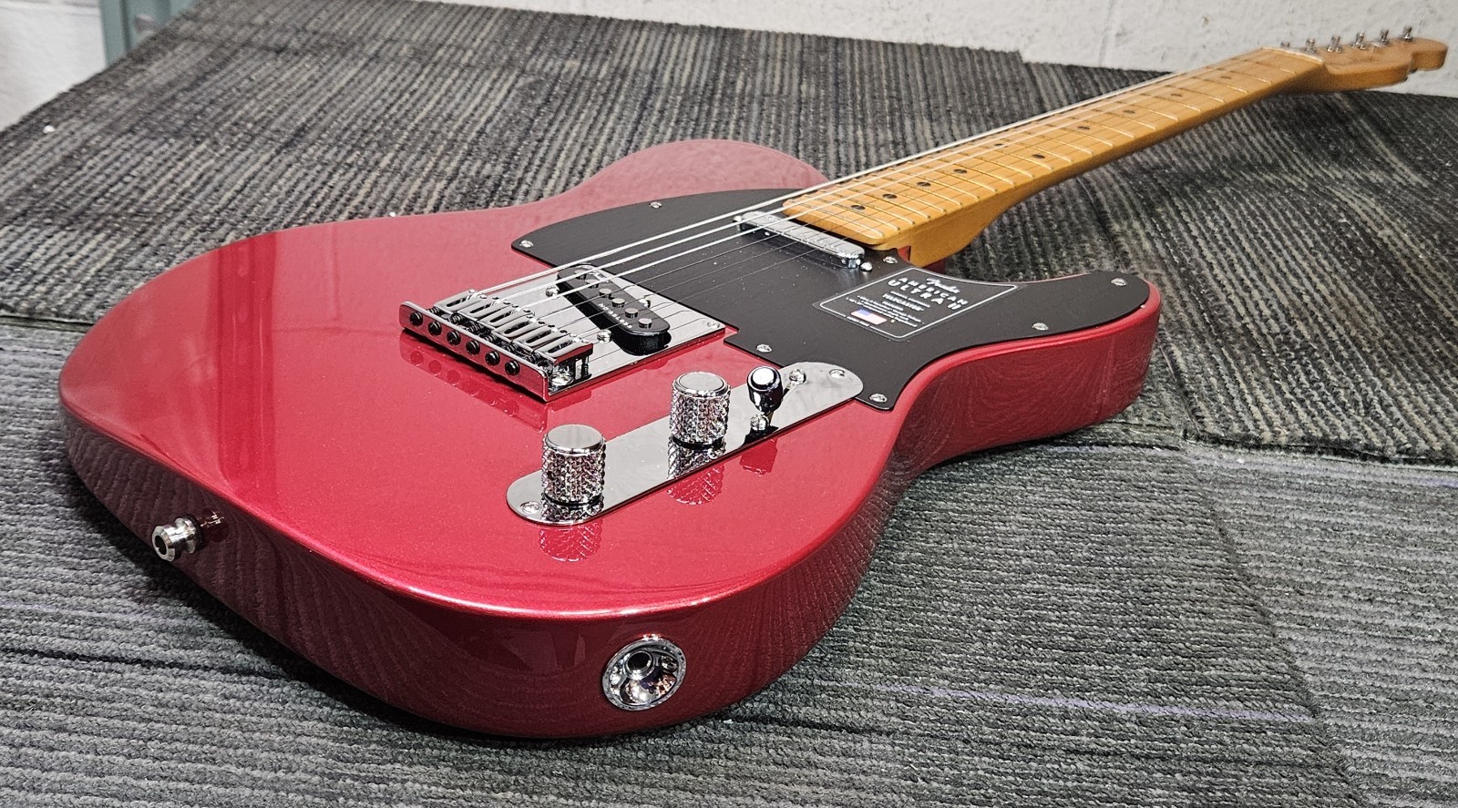 Fender American Ultra II Telecaster Maple – Sinister Red with Hard Case