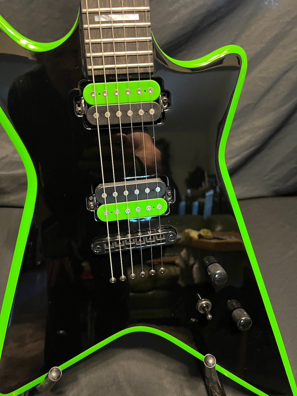 2025 Kiesel V220 Guitar Black W/Racing Green Bevels W/OHSC-MINT!