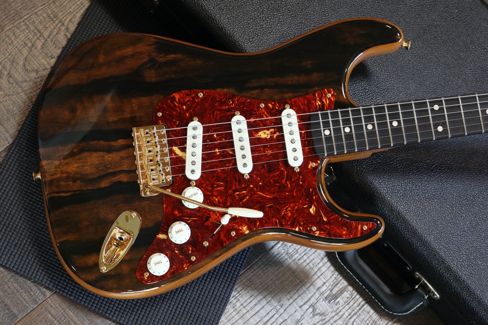 2020 Fender Custom Shop Artisan Pale Moon Stratocaseter Roasted Alder + COA OHSC