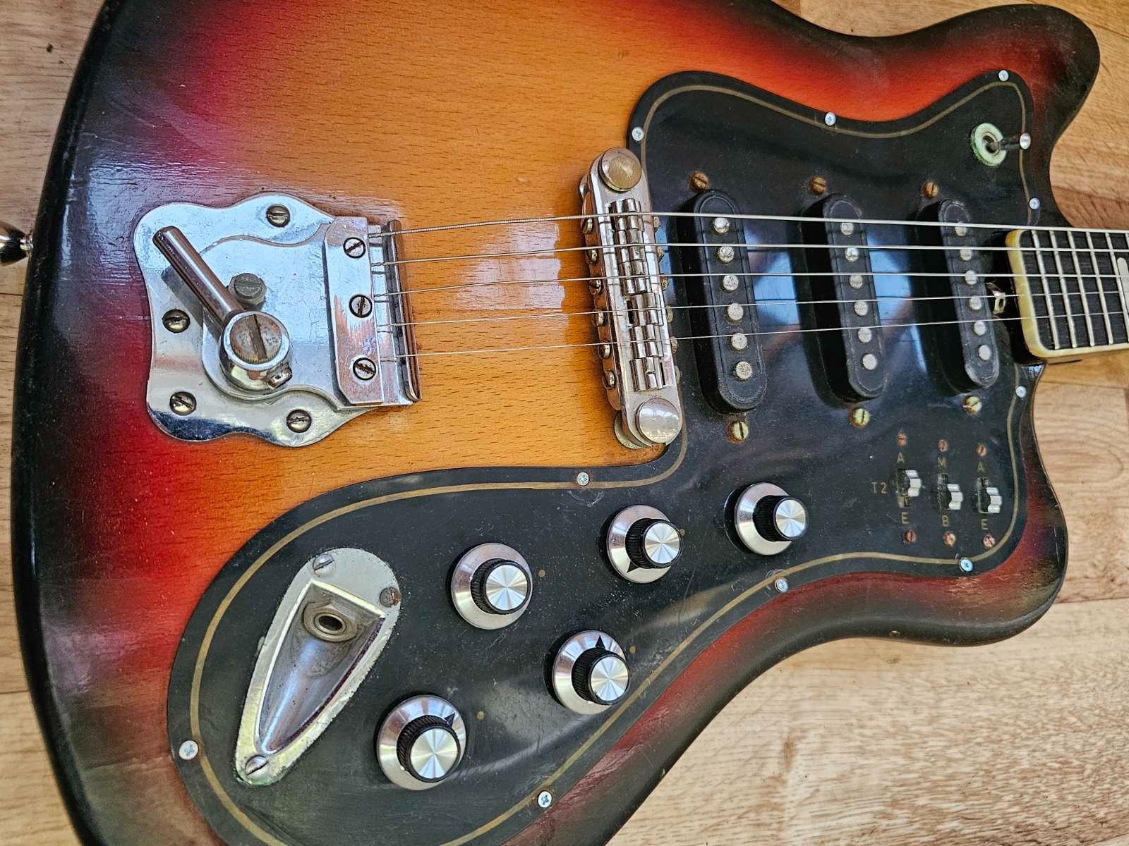 Musima Eterna De Luxe 25 Jaguar Electric Guitar GDR Vintage and Rare 1979