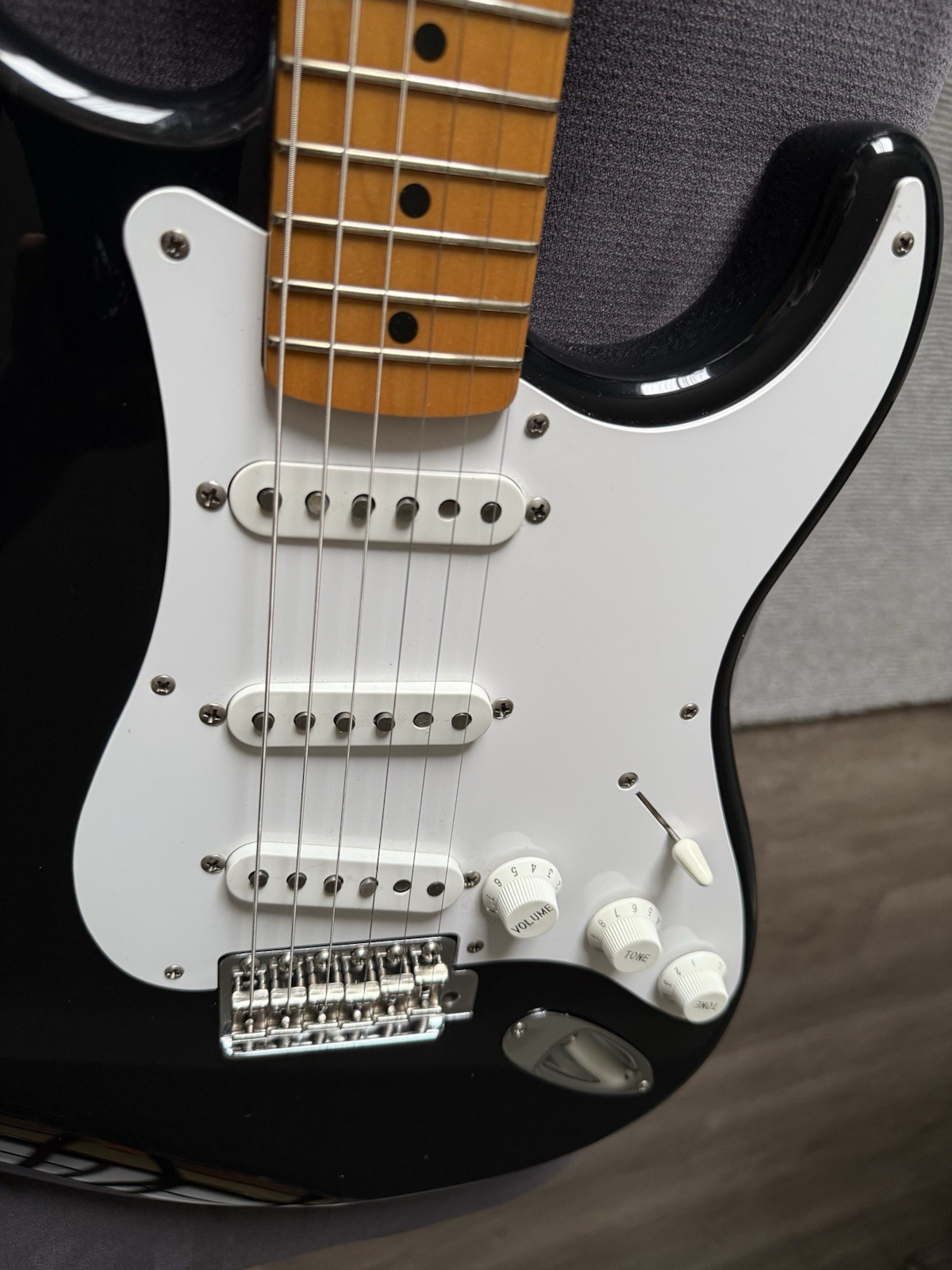 Fender Stratocaster ’57 Vintage Reissue (CIJ) w/ USA Vintage pickups – Black