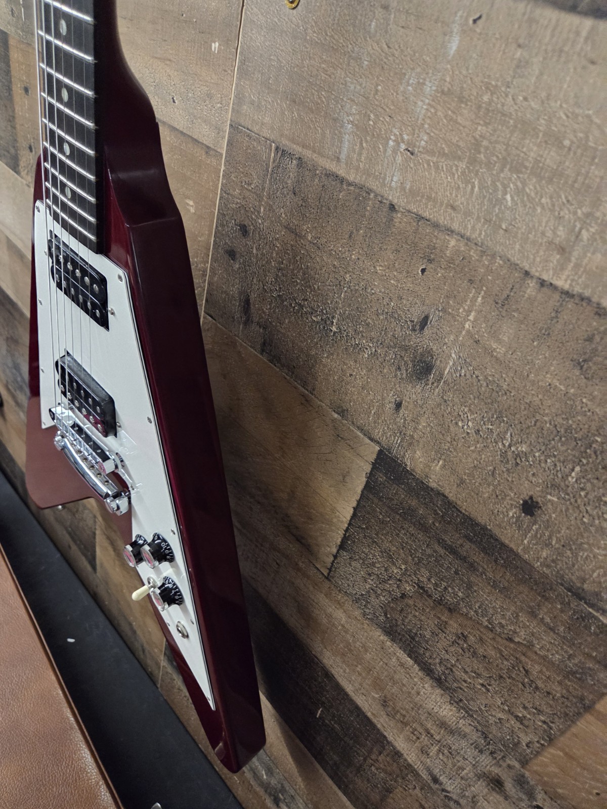 1998 Gibson Flying V ‘67 Cherry w/OHSC 7.3 Lb