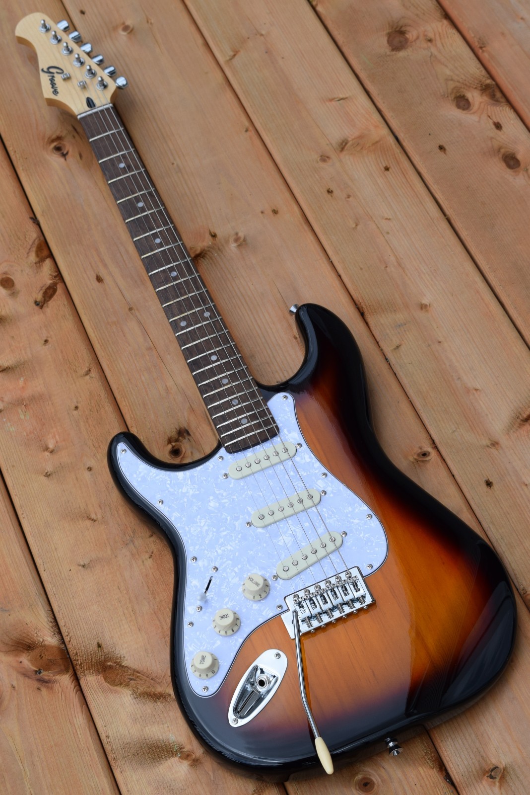 Left Handed Electric Guitar Groove TM Canadian Brand (Made into 6 Colors)