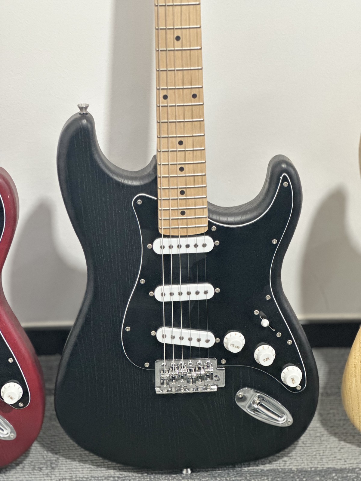 🎸Donner DST-80 Electric Guitar Bundle With Amplifier Gig Bag SSS Pickup | Black