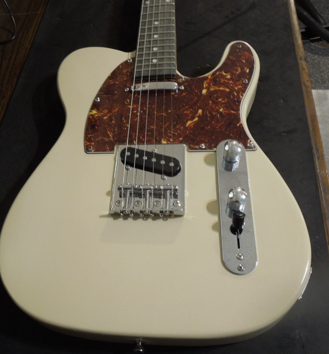 NEW TELECASTER STYLE GUITARW/GIG BAG