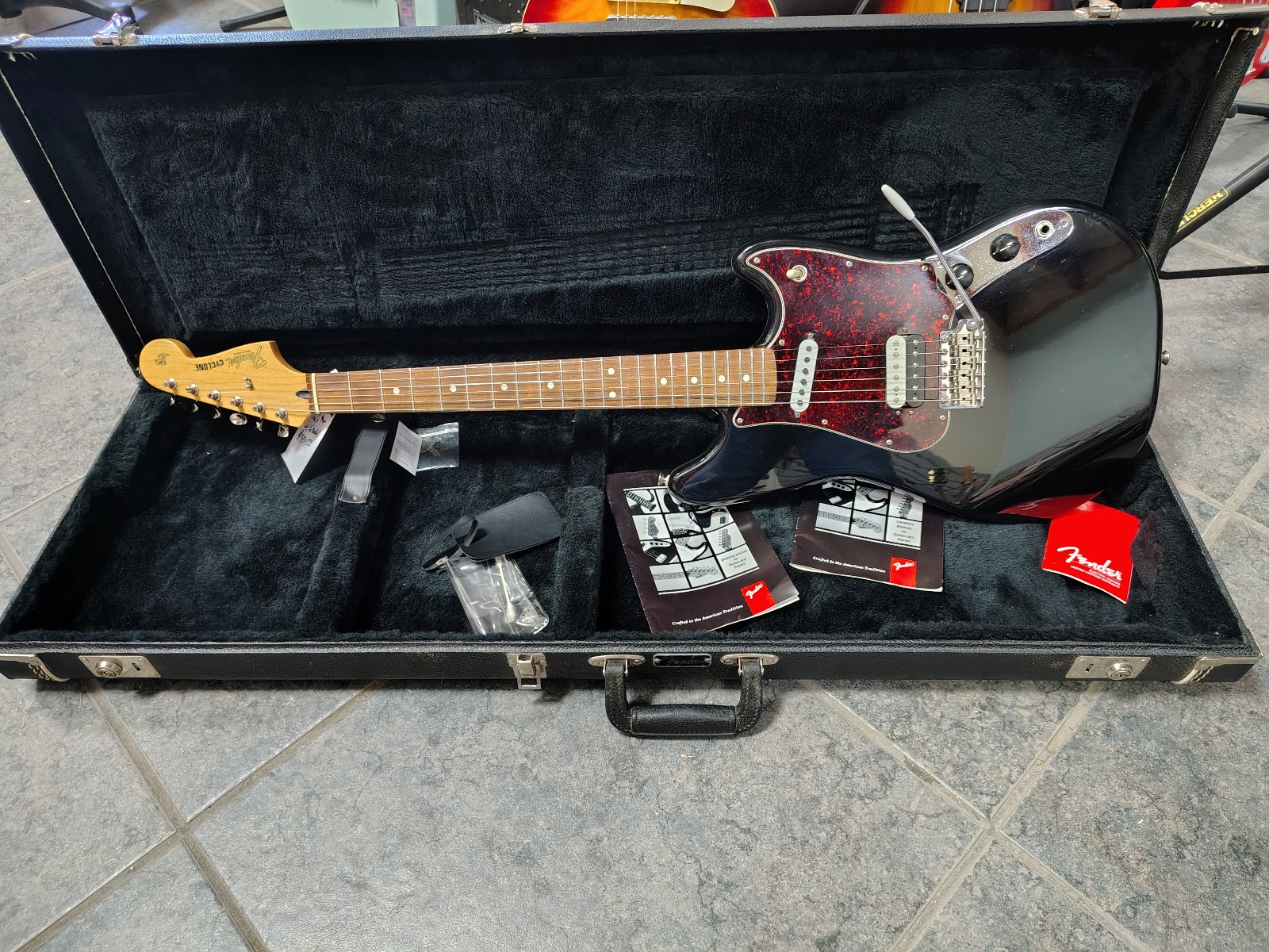 Fender Cyclone MIM 2001 Black With OHSC near mint