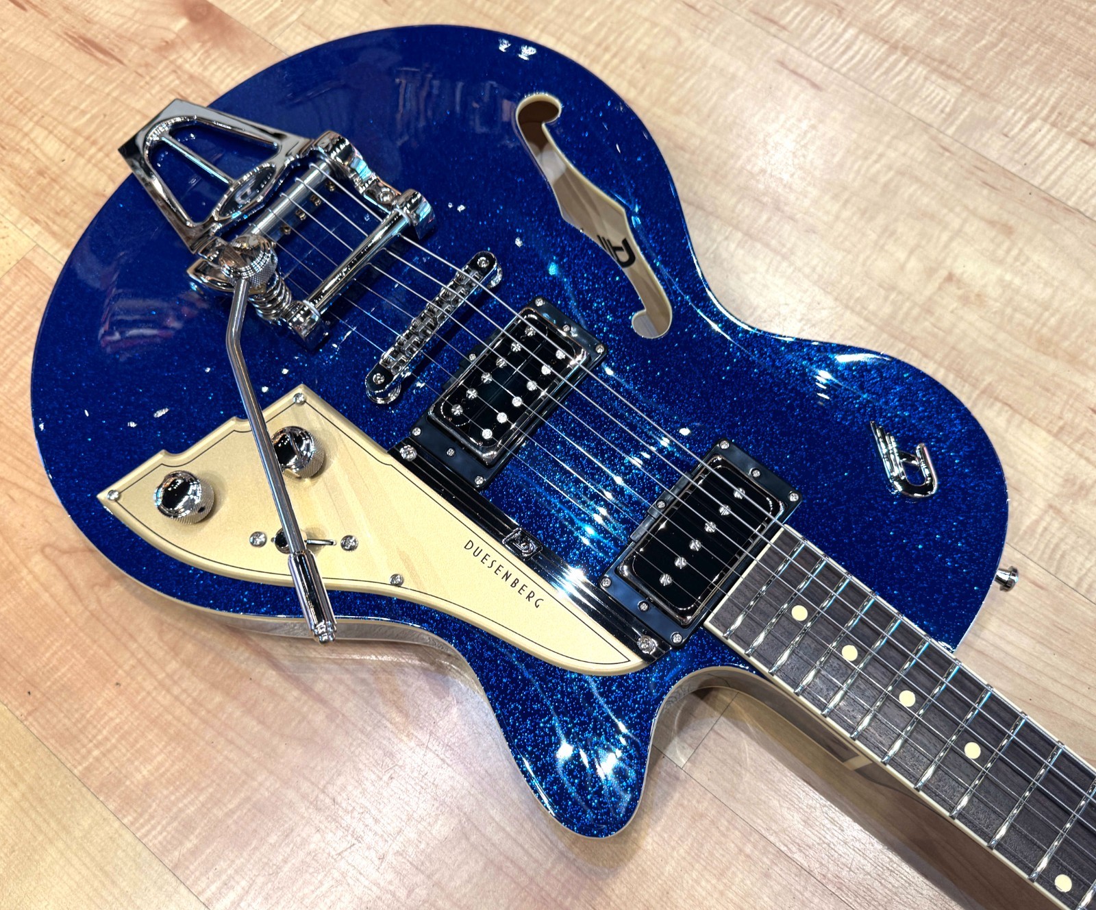 Duesenberg Starplayer TV Semi-Hollow Electric Guitar Blue Sparkle