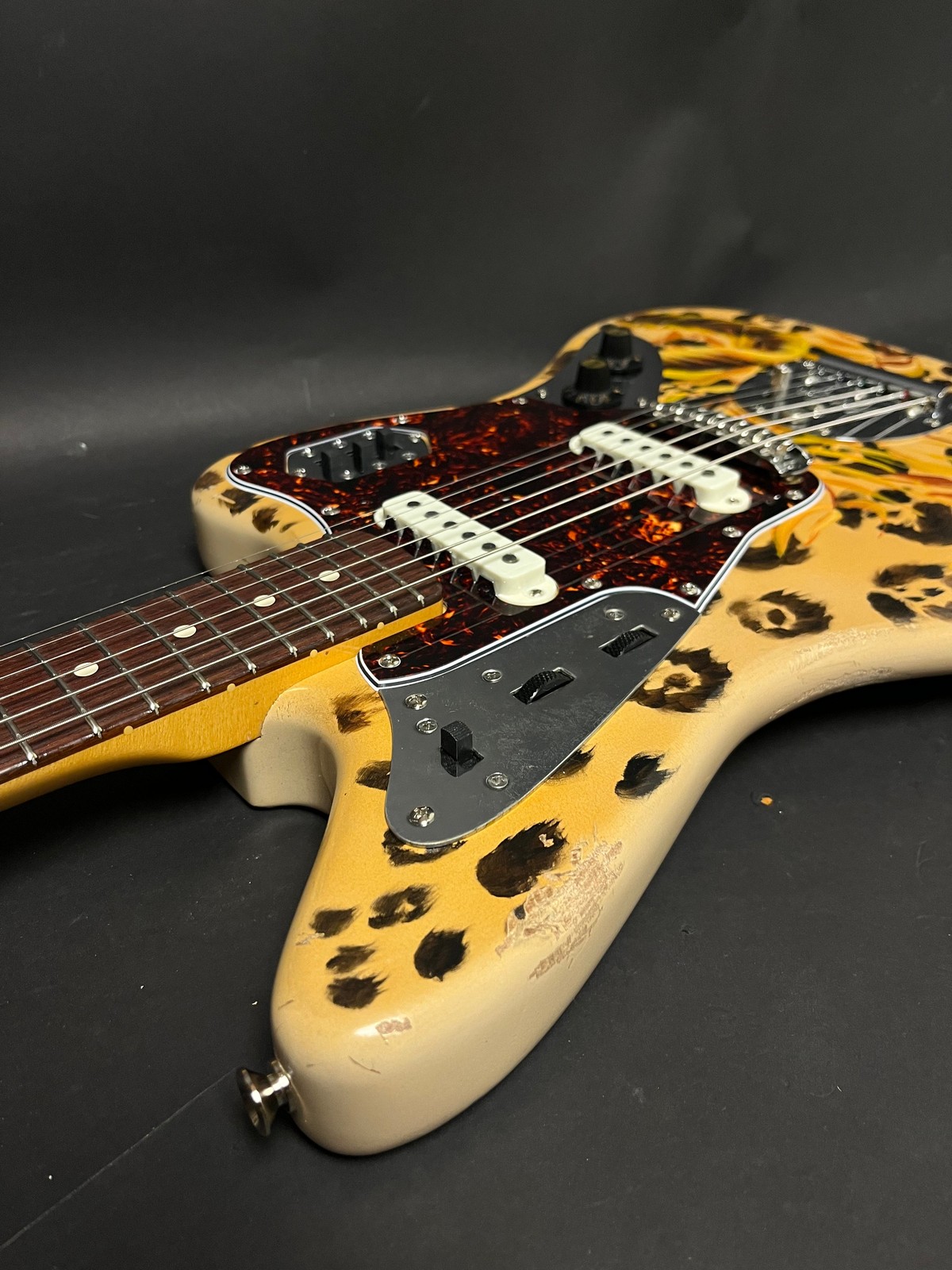 New Guardian Hand Painted Fender “Jaguar” w/HSC