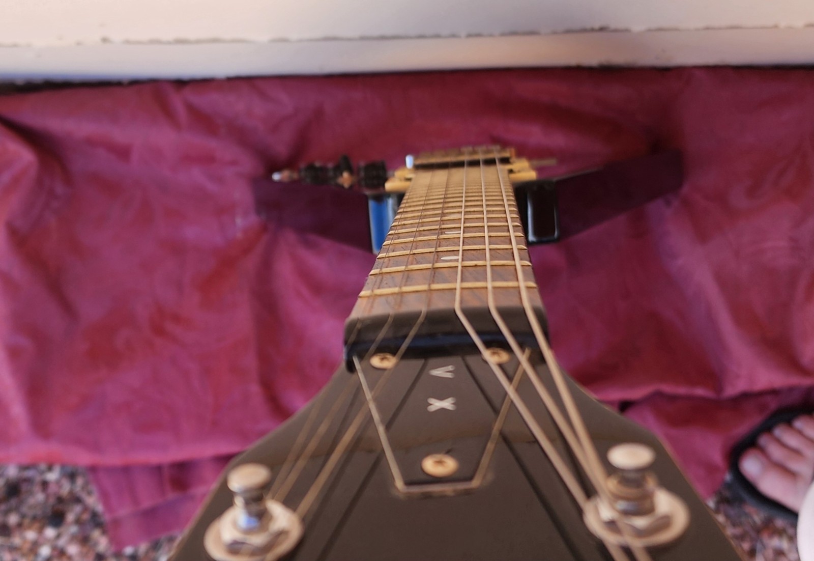 Dean VX Guitar – Black – Grover Tuners – Fling V Body Style
