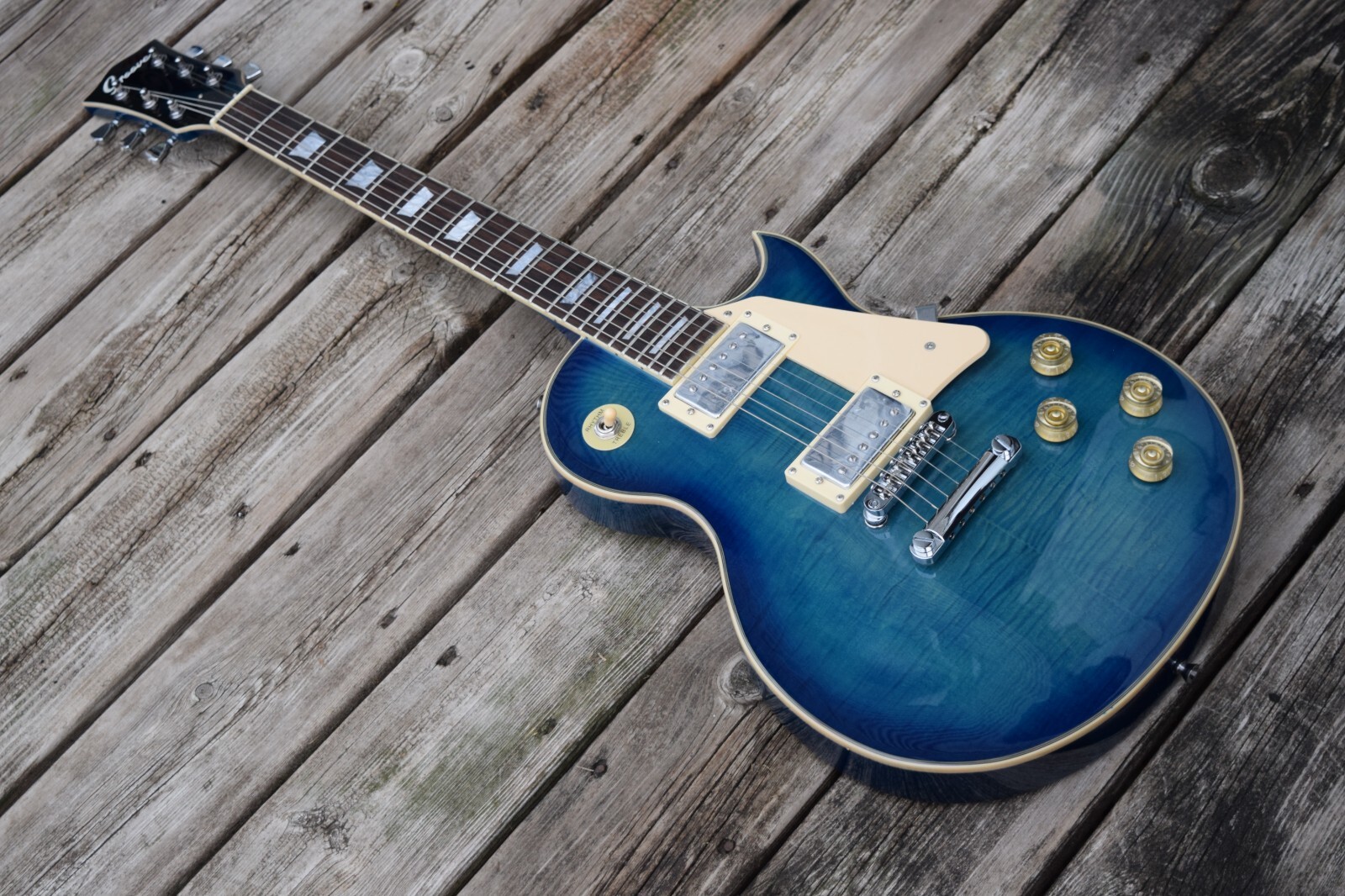Electric Guitar Mahogany Body Maple Top into Blue Finish (Groove Canadian Brand)