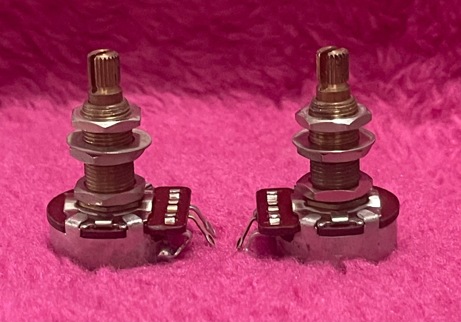Gibson Les Paul Custom, Standard 1984 CTS 500K Long Shaft Audio Potentiometers