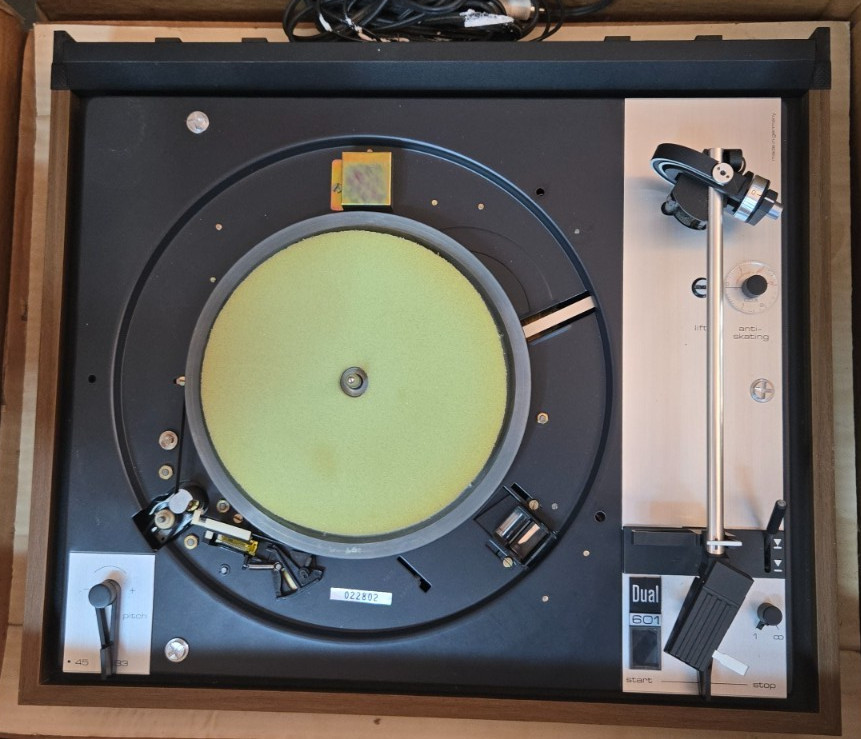 DUAL 601 BELT DRIVE TURNTABLE MADE IN ENGLAND PREOWNED