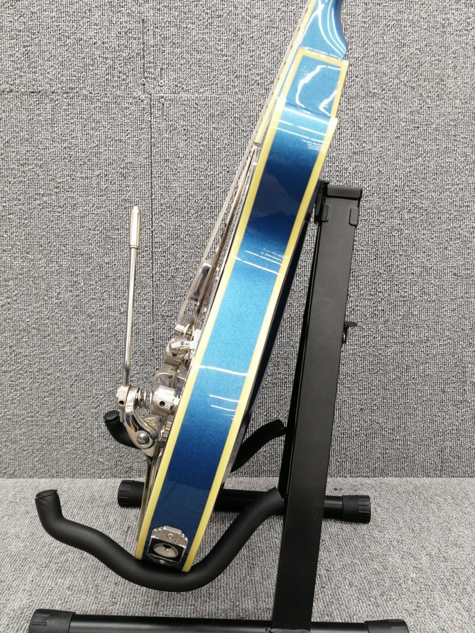 Duesenberg DTV-MC Mike Campbell Signature Metallic Blue with White Germany
