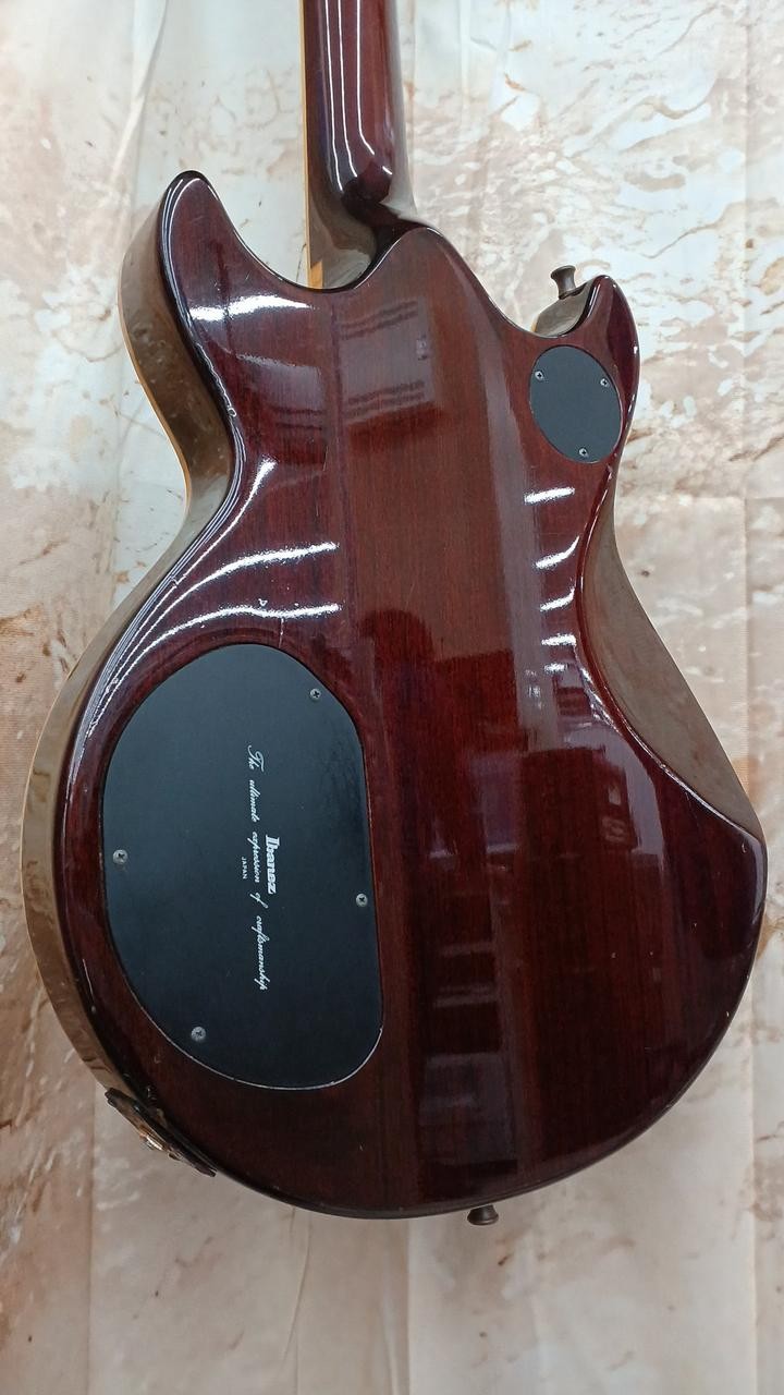 IBANEZ AR300AV Electric Guitar-01