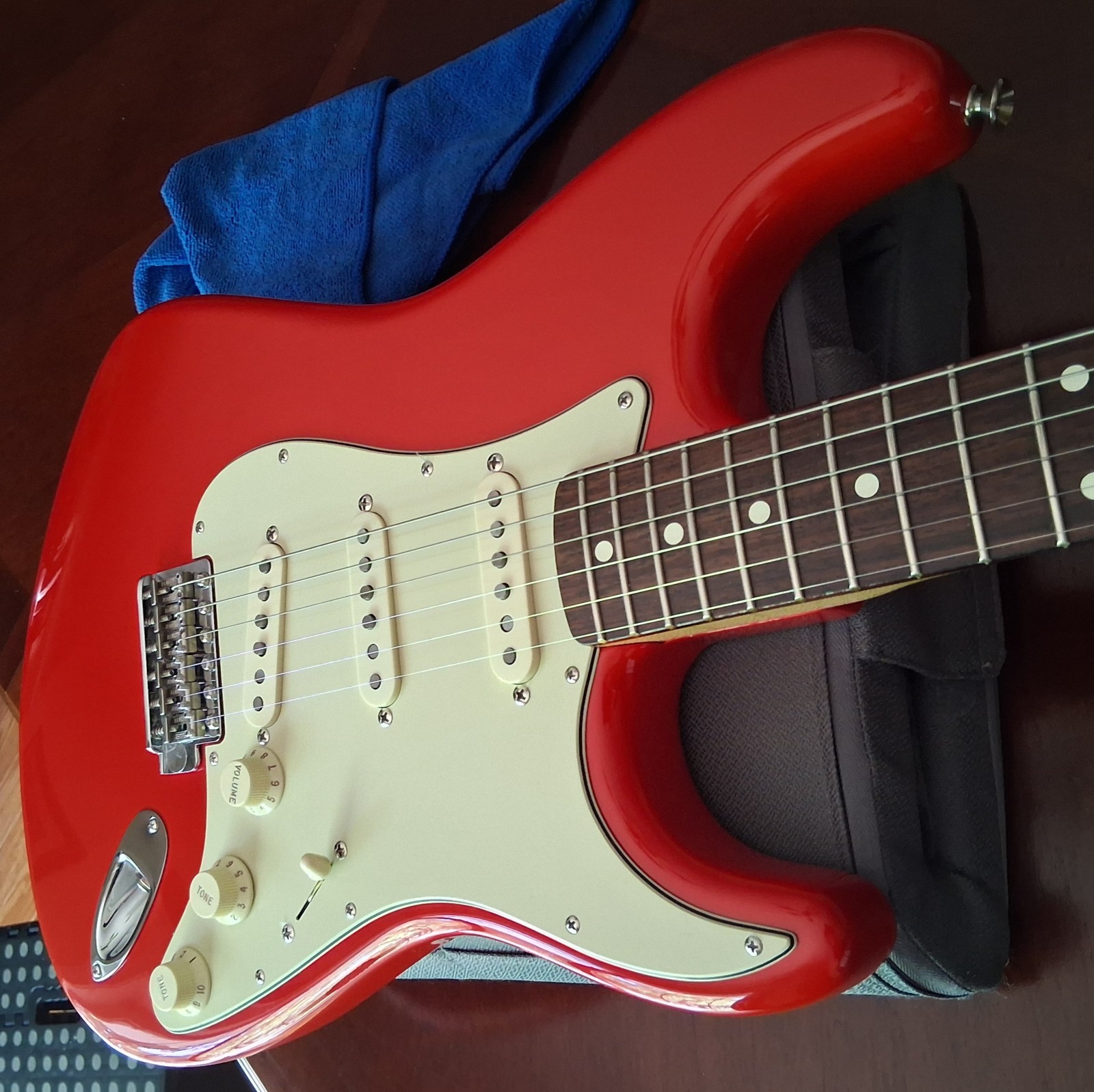 2006 Mark Knopfler Fender Stratocaster – Artist Sig. Series – Hot Rod Red – USED