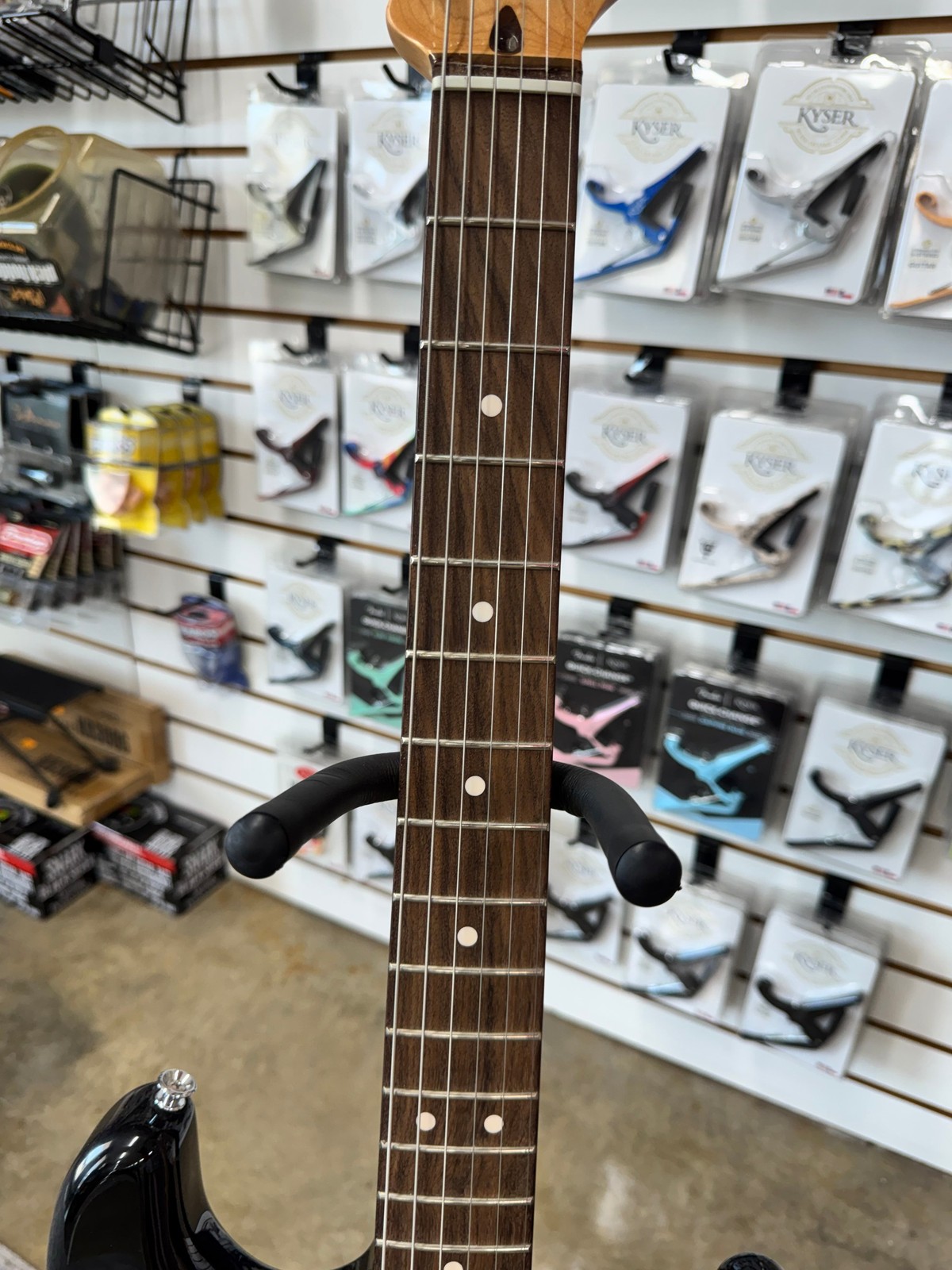 Fender Standard Stratocaster – 3-Color Sunburst