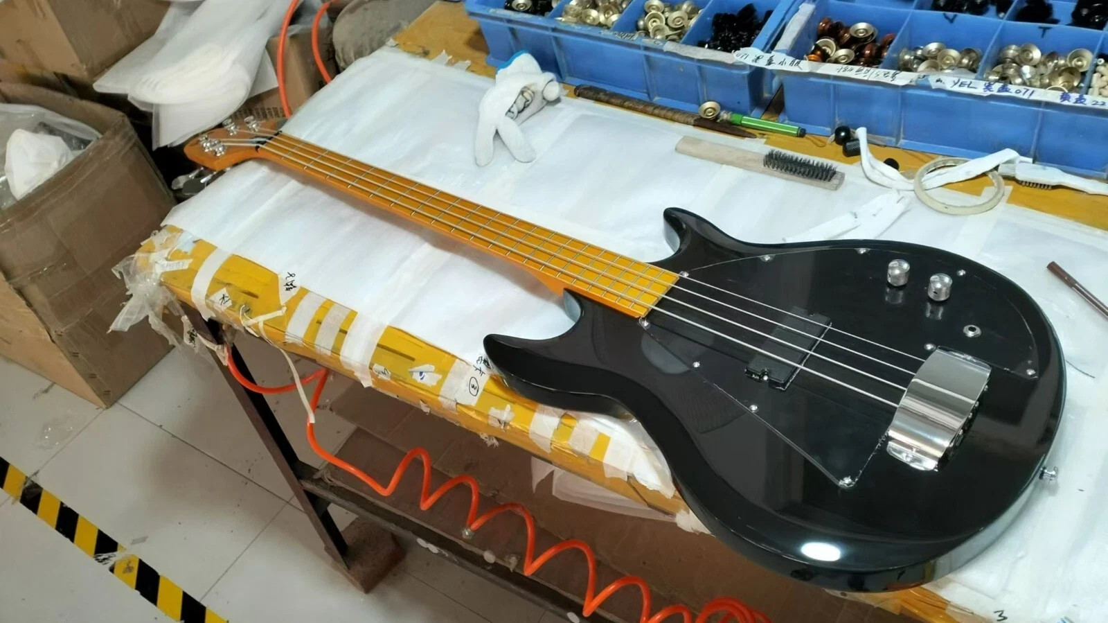 classic GRABBER BASS 4 strings Electric Bass 1970’s Vintage black in stock
