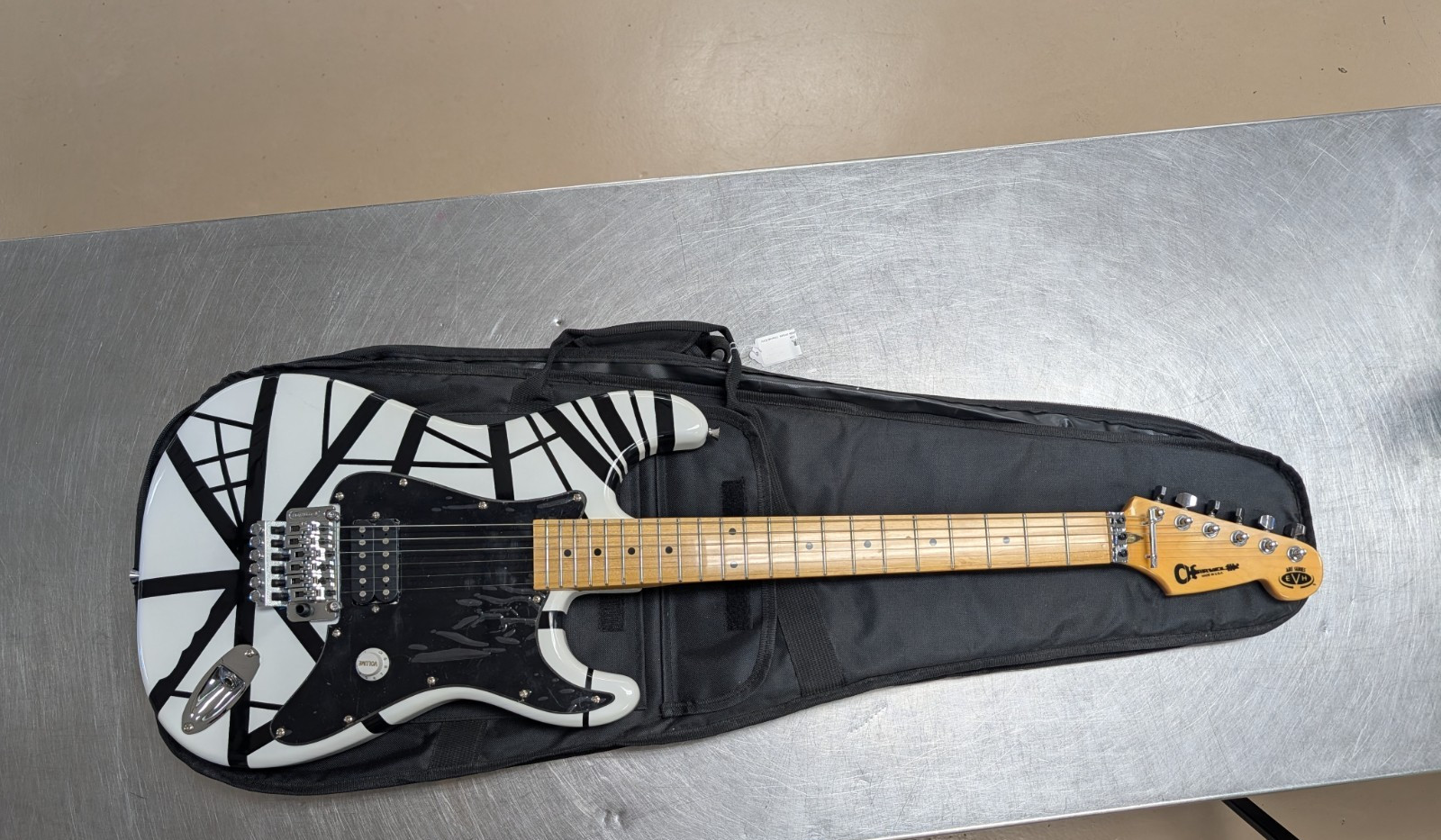 Charvel EVH Art Series w/ Soft Case (REPLICA)