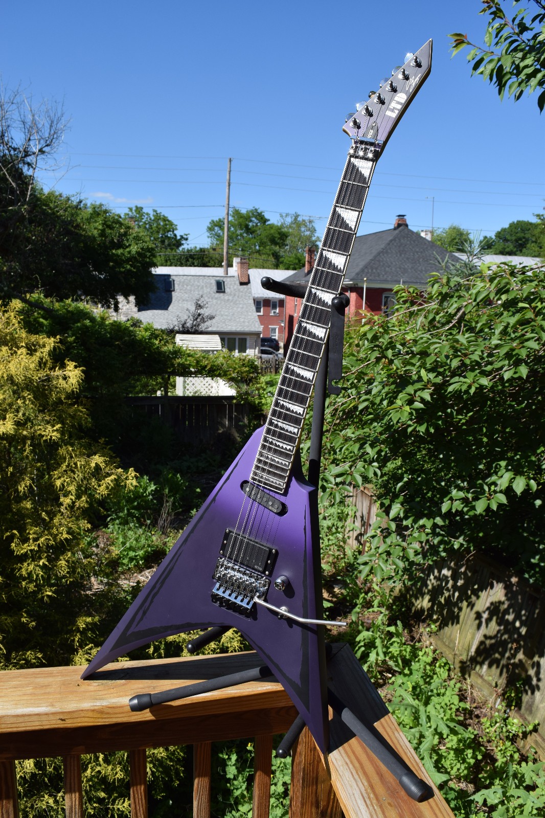 2024 ESP ALEXI RIPPED Purple Fade Satin – Set Neck – EMG – MIK – OHSC