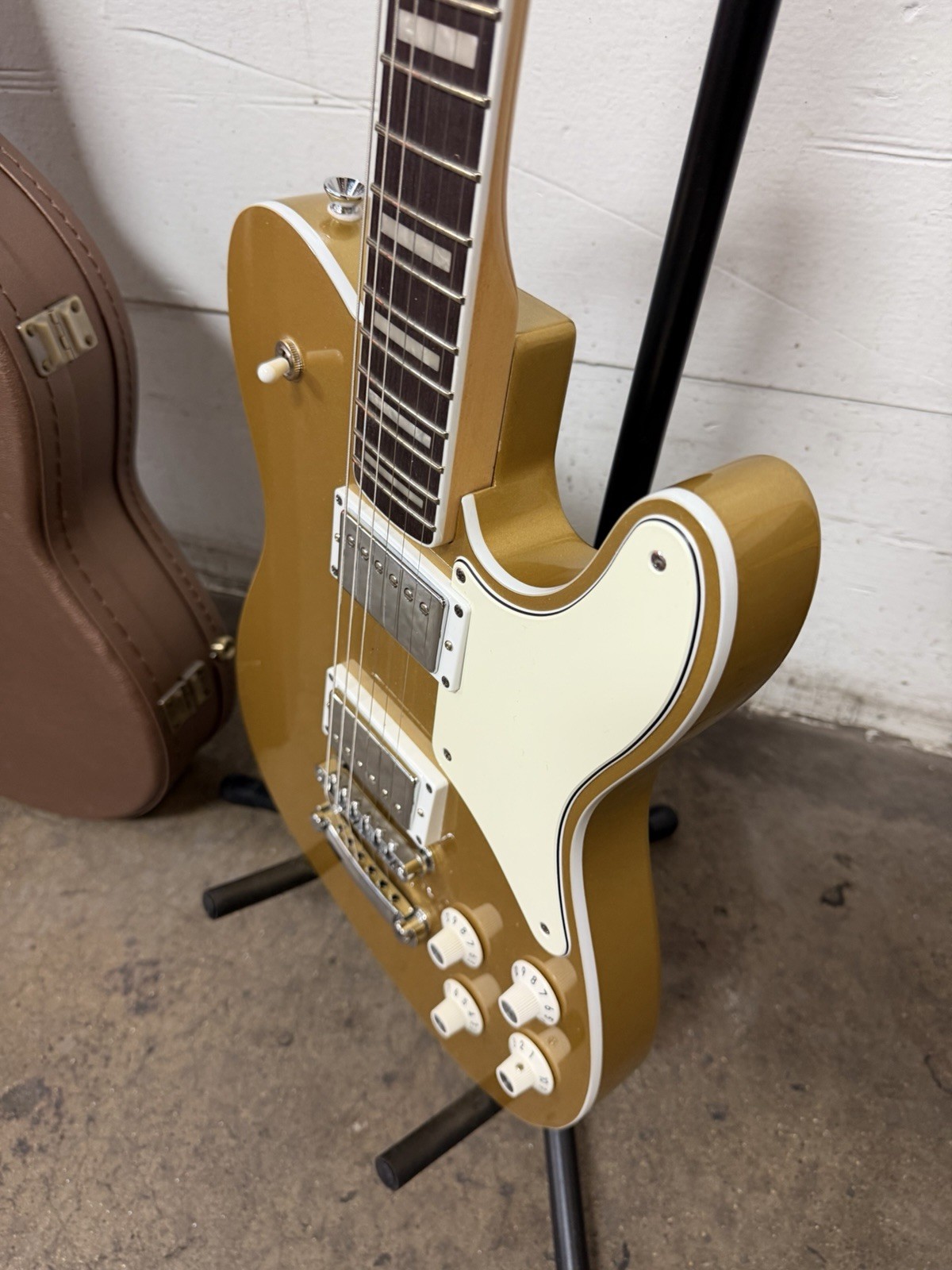 FLAWLESS Squier Paranormal Troublemaker Telecaster Deluxe Aztec Gold W NEW Case