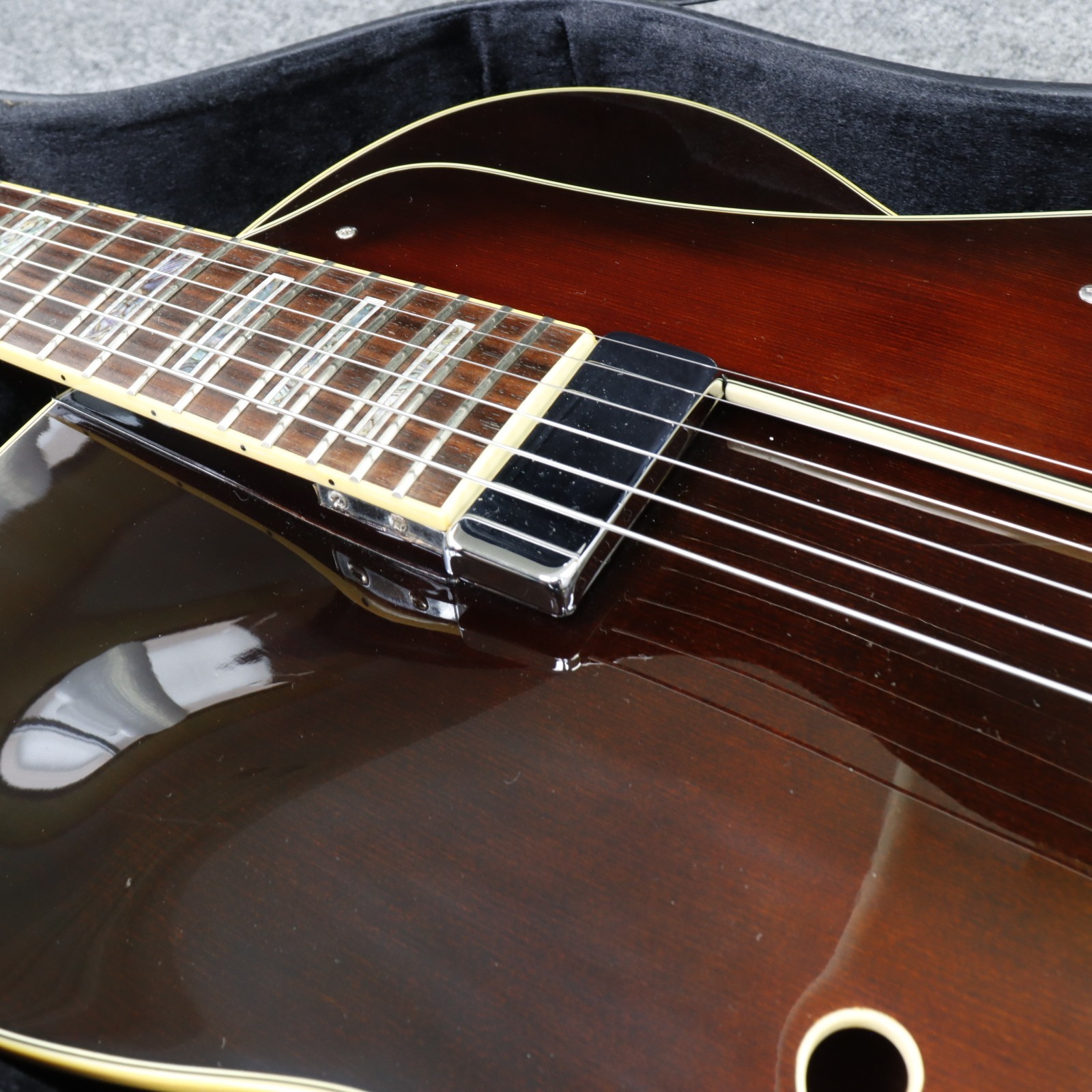 Ibanez AF84E-DVS Artcore 2005 – 2009 – Dark Violin Sunburst