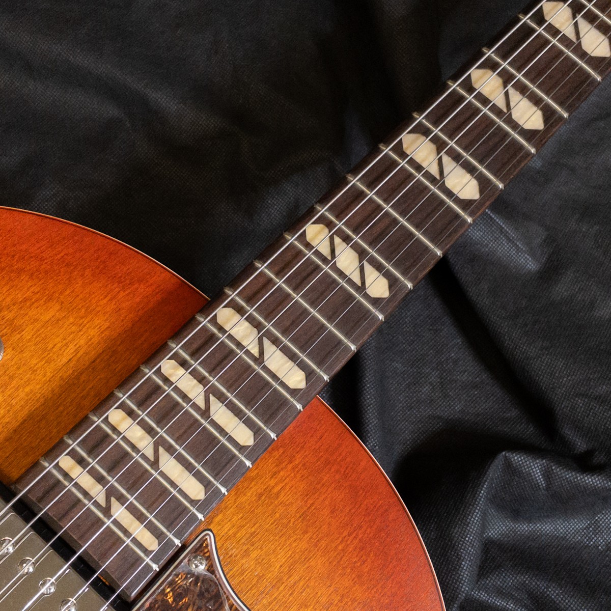 Godin 5th Avenue Jumbo HB Memphis Sun 178020