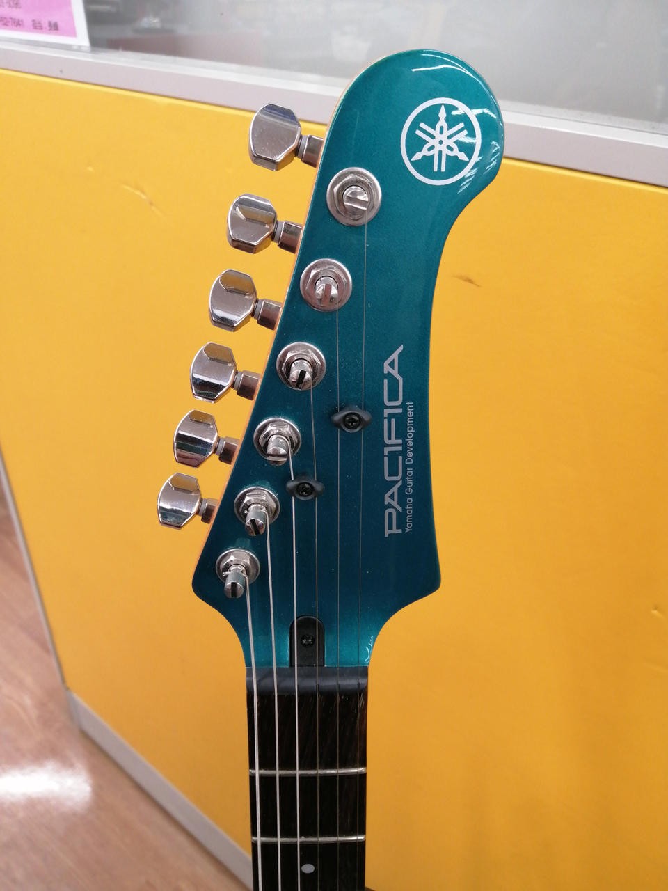 YAMAHA PAC612VIIX Electric Guitar-02