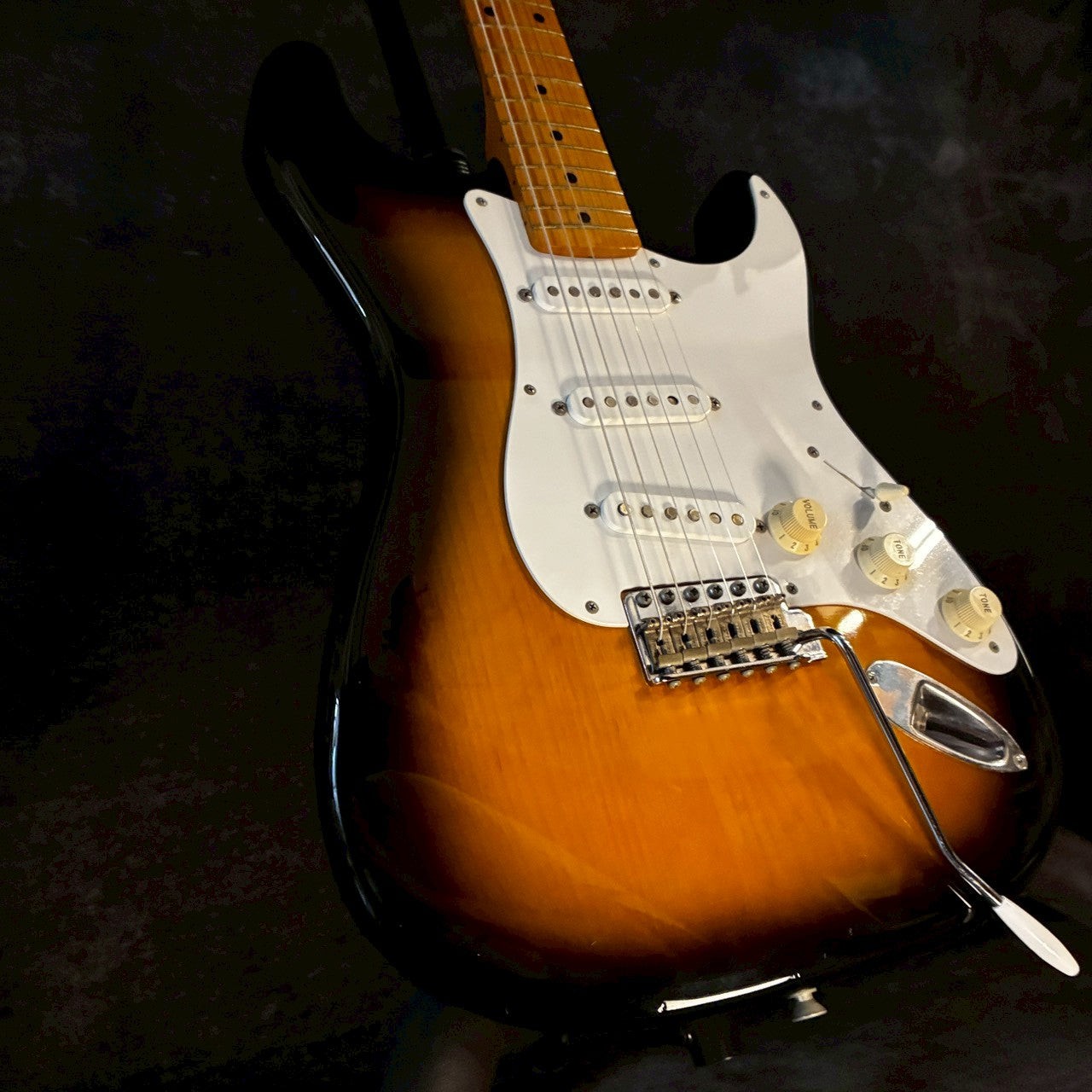 Fender Japan ST-57 2tone Sunburst Alder body【3.72kg】