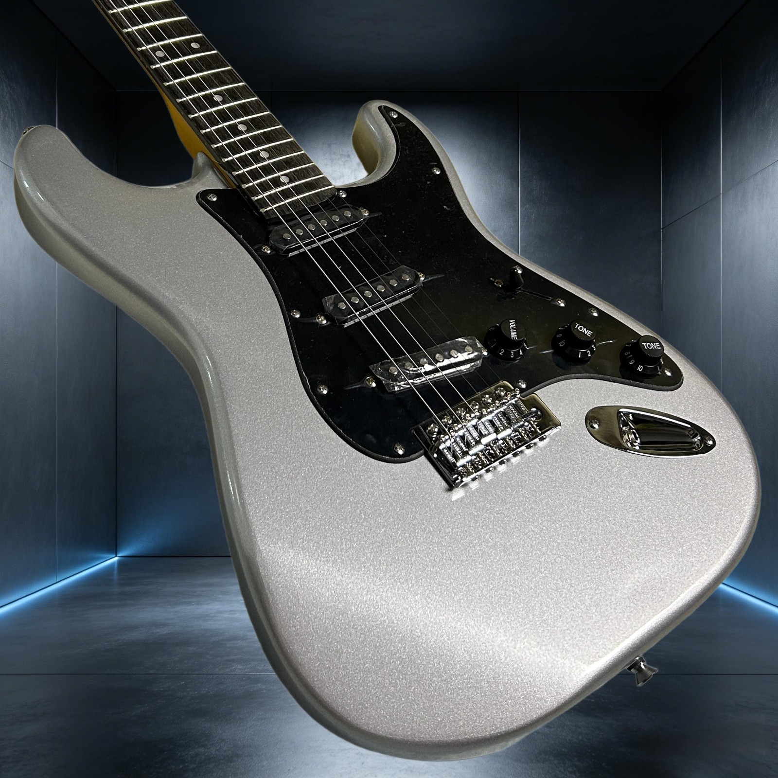 ST Electric Guitar Silver White Color Rosewood Fretboard 22 Frets Mahogany Body