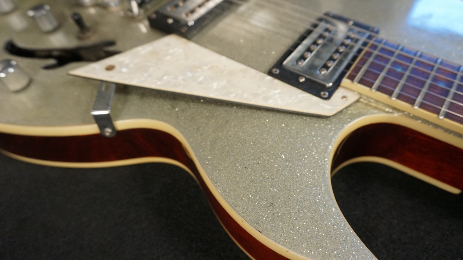 Michael Kelly Semi-Hollow Dual F-Hole HH – Silver Sparkle Korea w/ Bigsby
