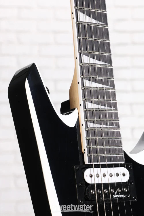 Jackson JS32 Warrior – Black with White Bevels
