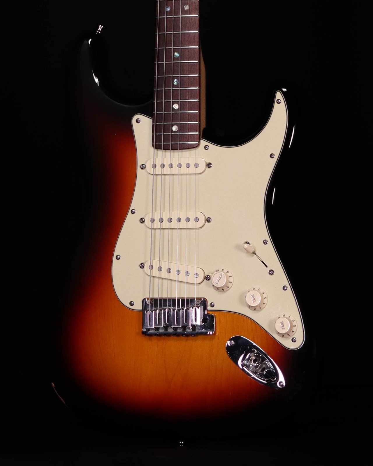Fender American Deluxe Stratocaster, 3 Color Sunburst, 2005 – USED