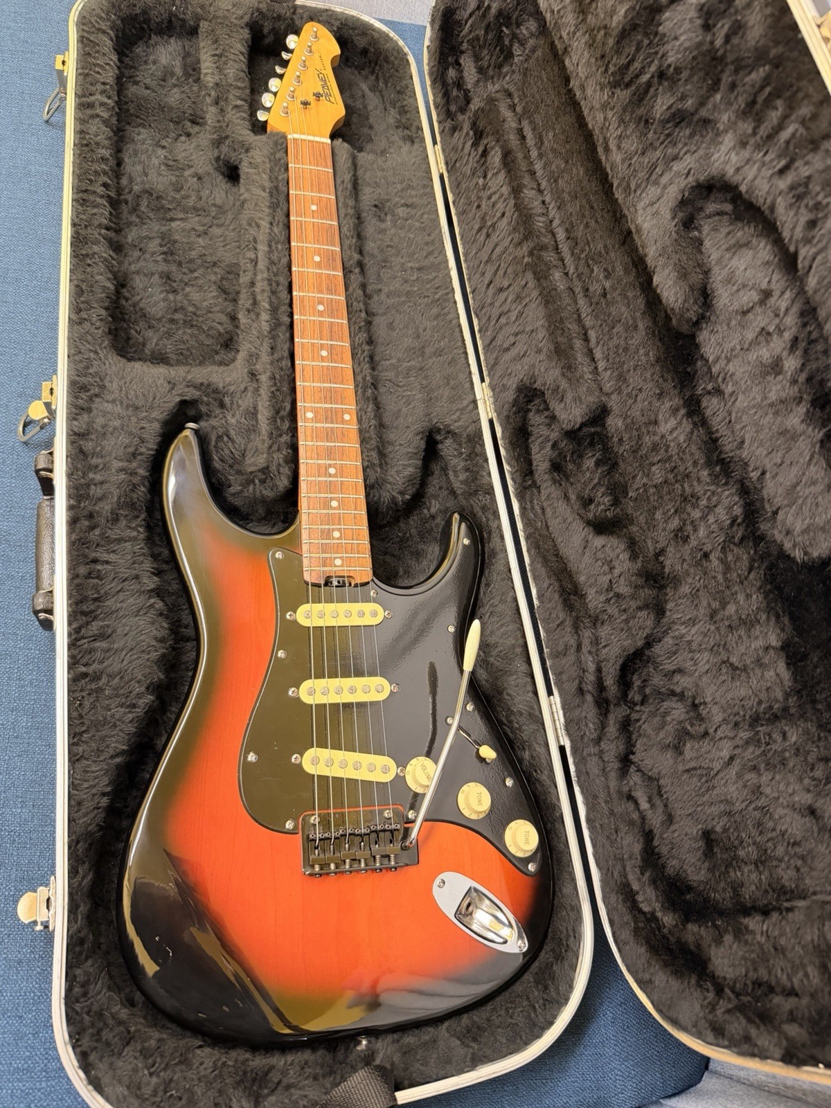 Peavey International Series Raptor 1 Electric Guitar With Hard Case