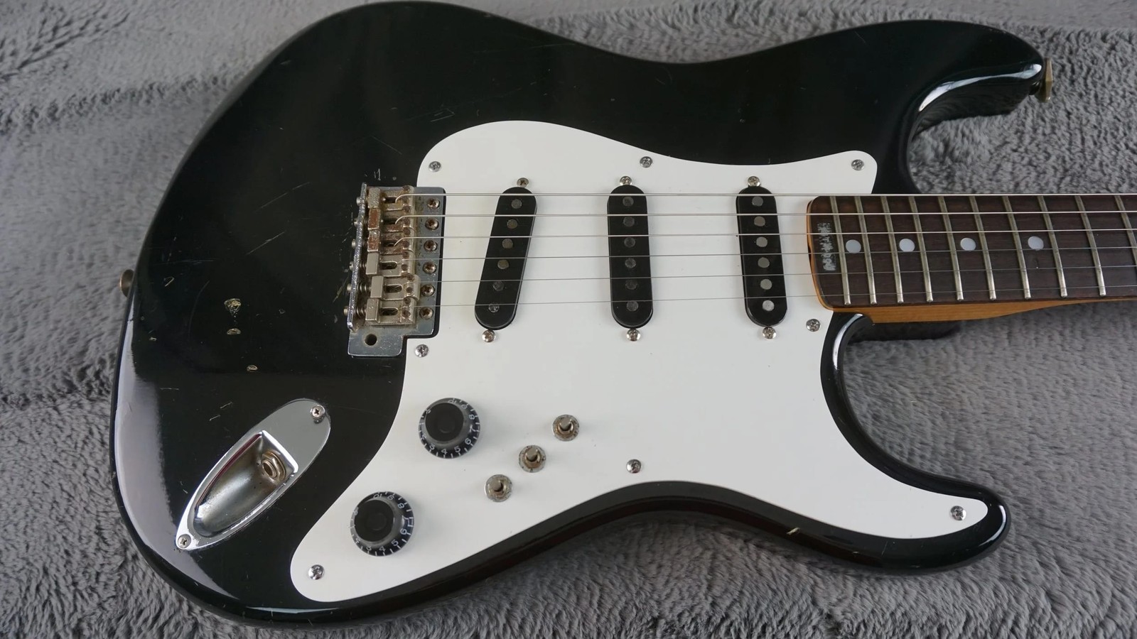 Aria Pro II Strikin’ Sound S-Style Japan Black