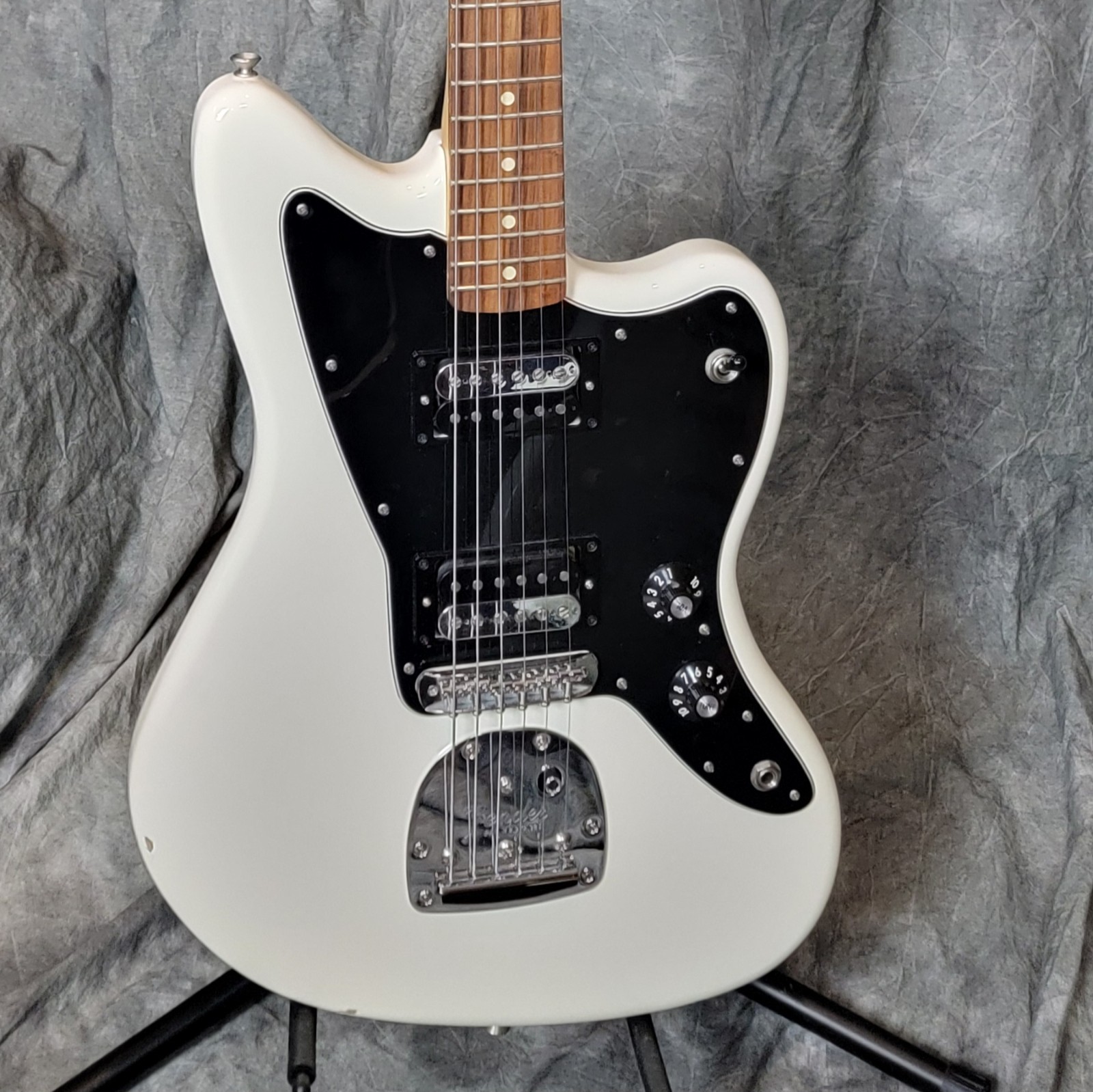 MOJO COOL 2017 Fender Standard Jazzmaster HH Olympic White Beauty!