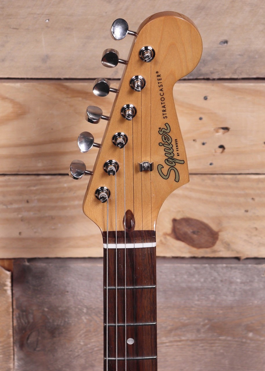 Squier Classic Vibe ’60s Stratocaster Electric Guitar 3-Color Sunburst