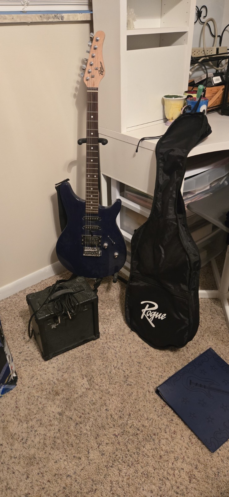 Rogue RR100 Electric Guitar w/ G10 Amp, Gig Bag, Cable & Picks – Untested AS-IS
