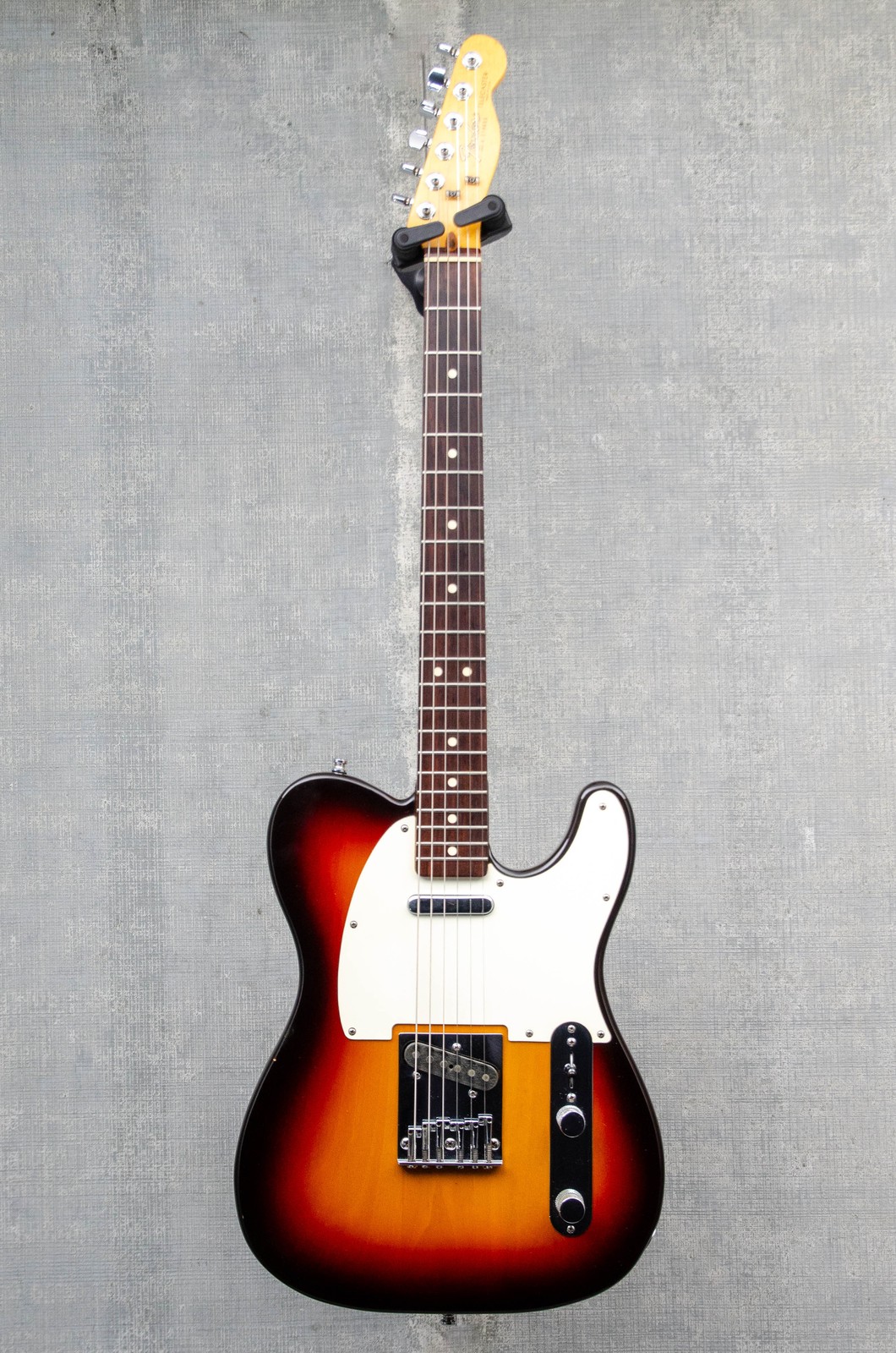 Used Fender Standard Telecaster – 3-Tone Sunburst (1984)