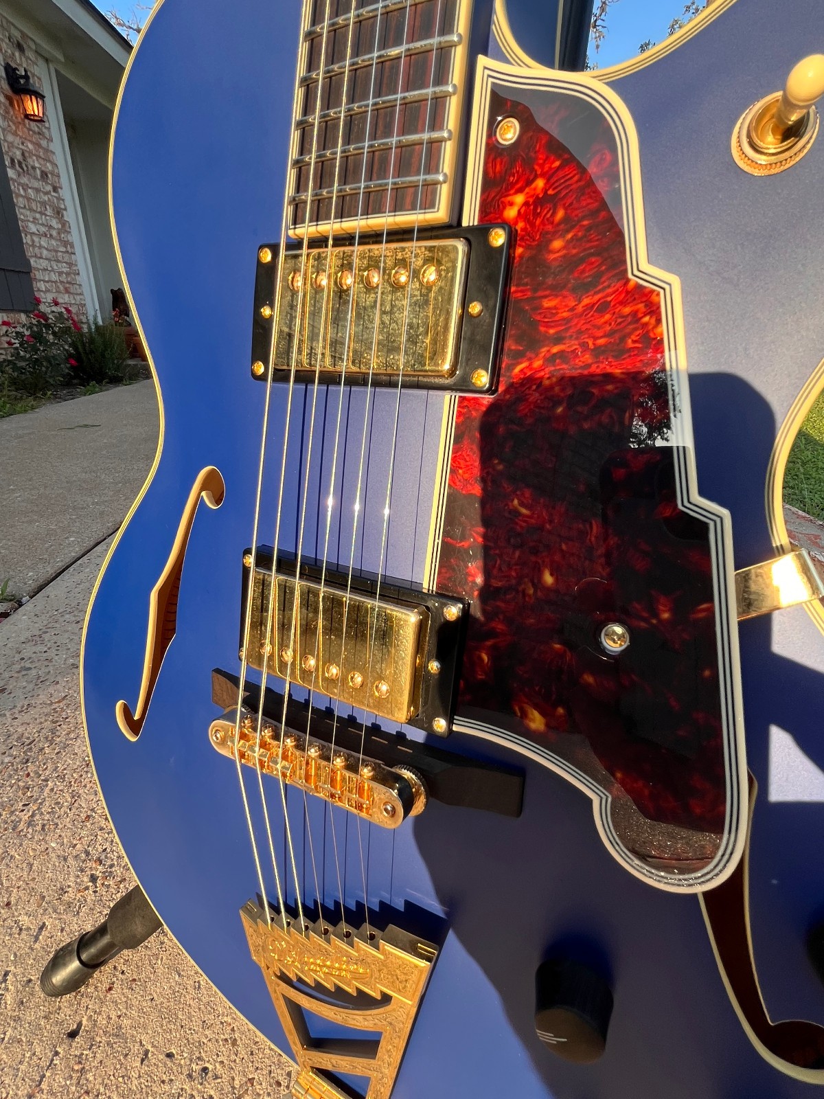 D’Angelico Deluxe DH ~ Hollowbody Archtop Guitar ~ matte royal blue ~ HSC ~ EXC