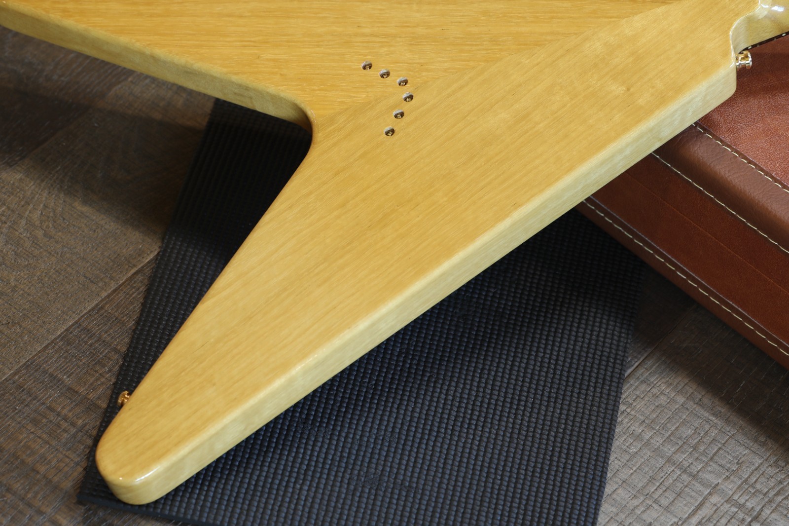 Minty! 2024 Gibson Custom Shop ’58 Korina Flying V Guitar Natural + COA OHSC